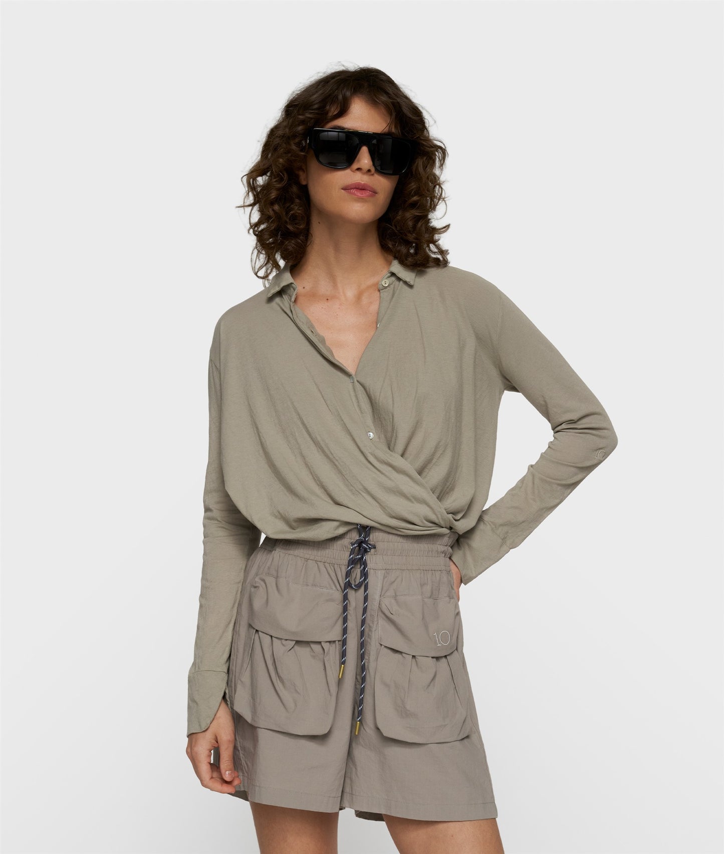 wrap blouse fog | Bildmaterial bereitgestellt von SHOES.PLEASE.