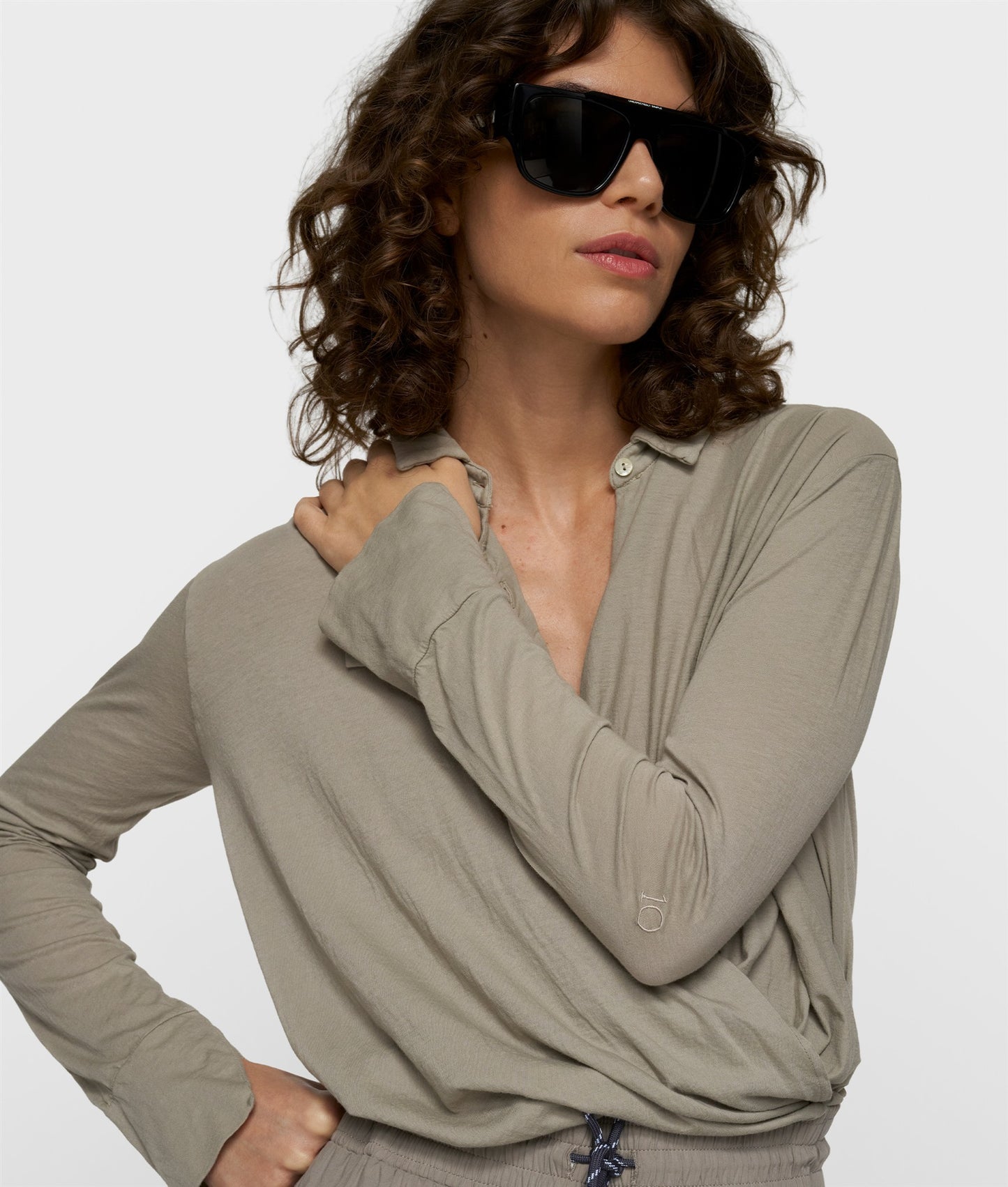 wrap blouse fog | Bildmaterial bereitgestellt von SHOES.PLEASE.
