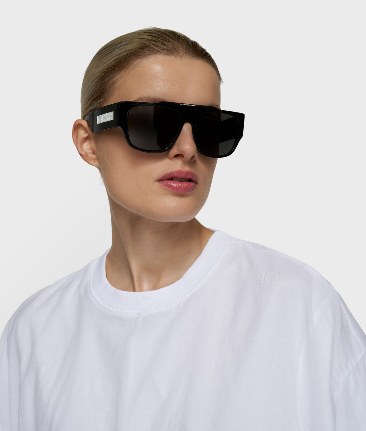 balloon blouse white | Bildmaterial bereitgestellt von SHOES.PLEASE.