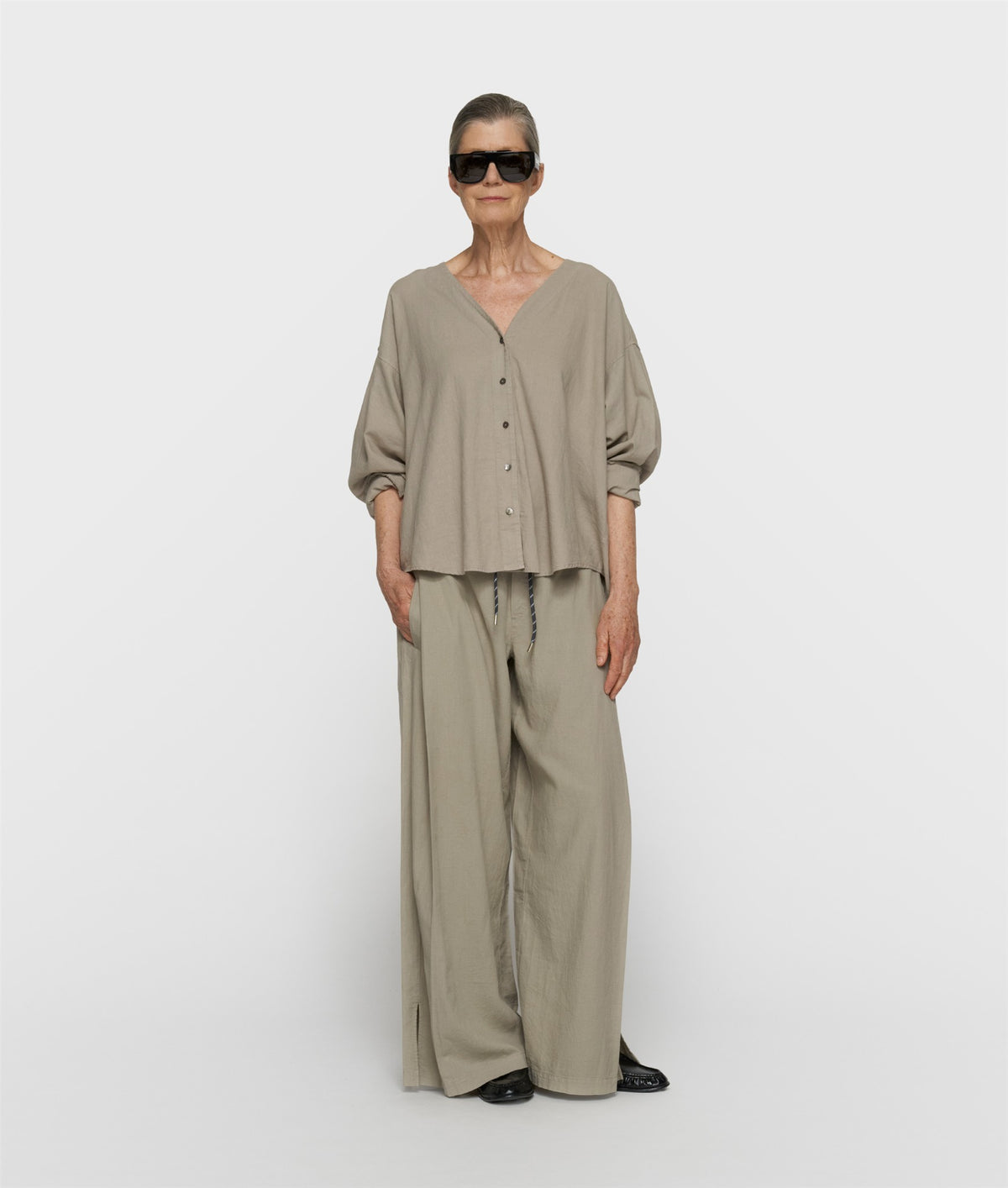 cotton linen blouse fog | Bildmaterial bereitgestellt von SHOES.PLEASE.
