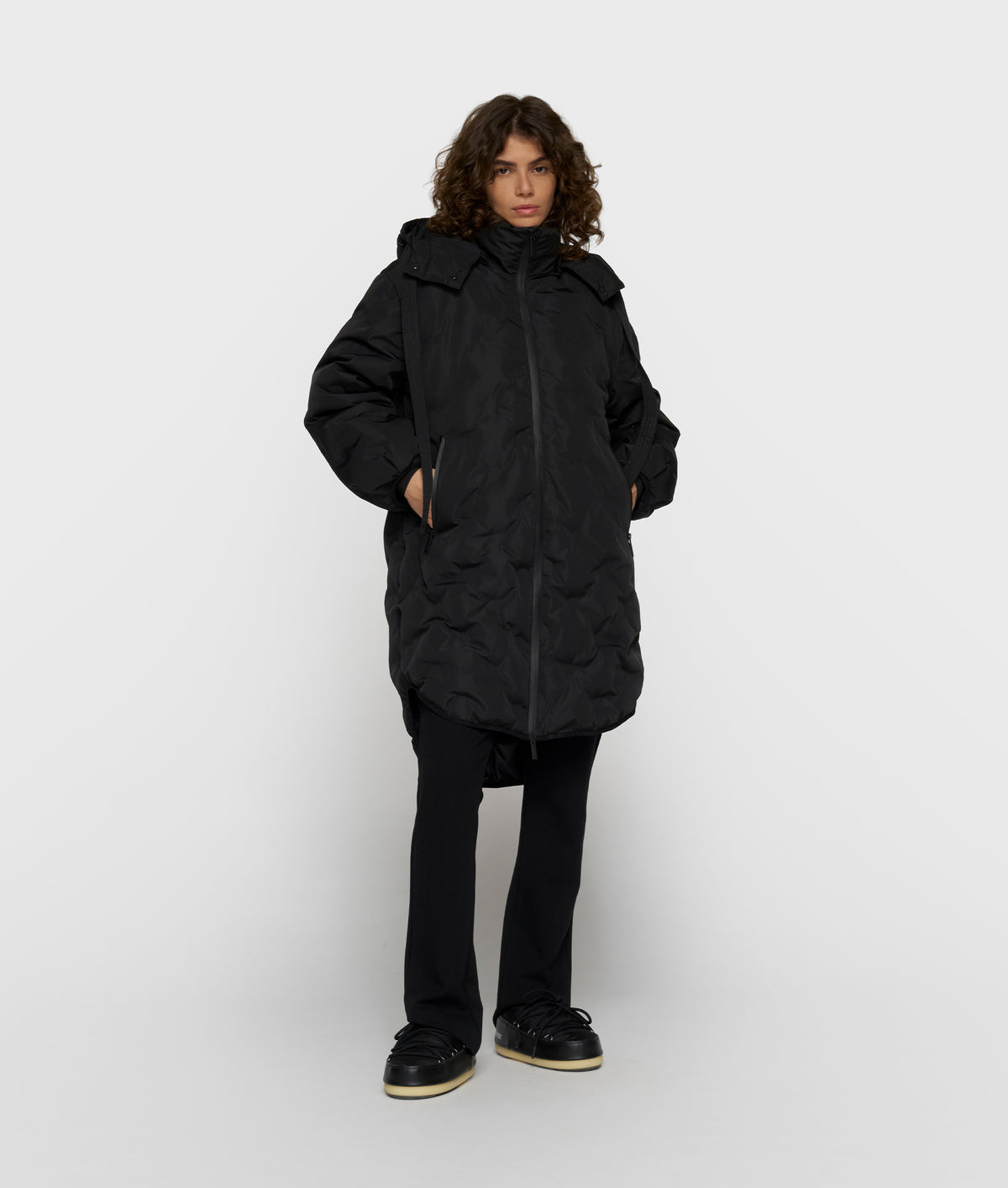 the iconic coat black | Bildmaterial bereitgestellt von SHOES.PLEASE.
