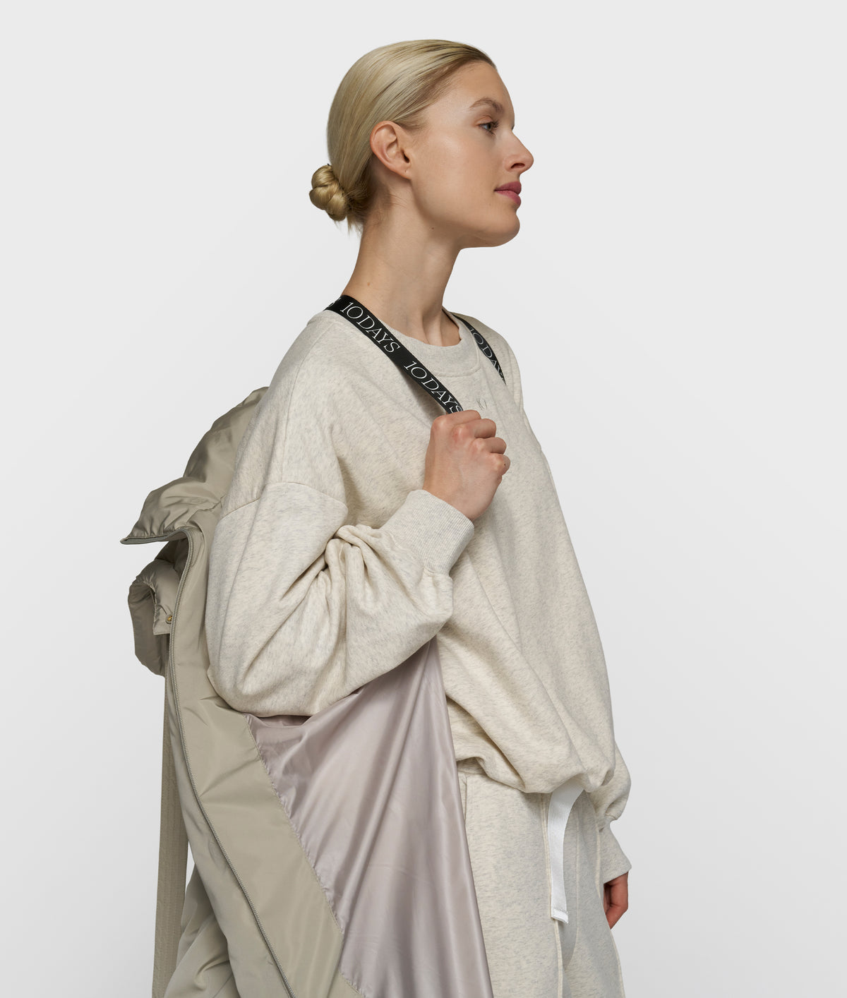 the iconic coat fog | Bildmaterial bereitgestellt von SHOES.PLEASE.