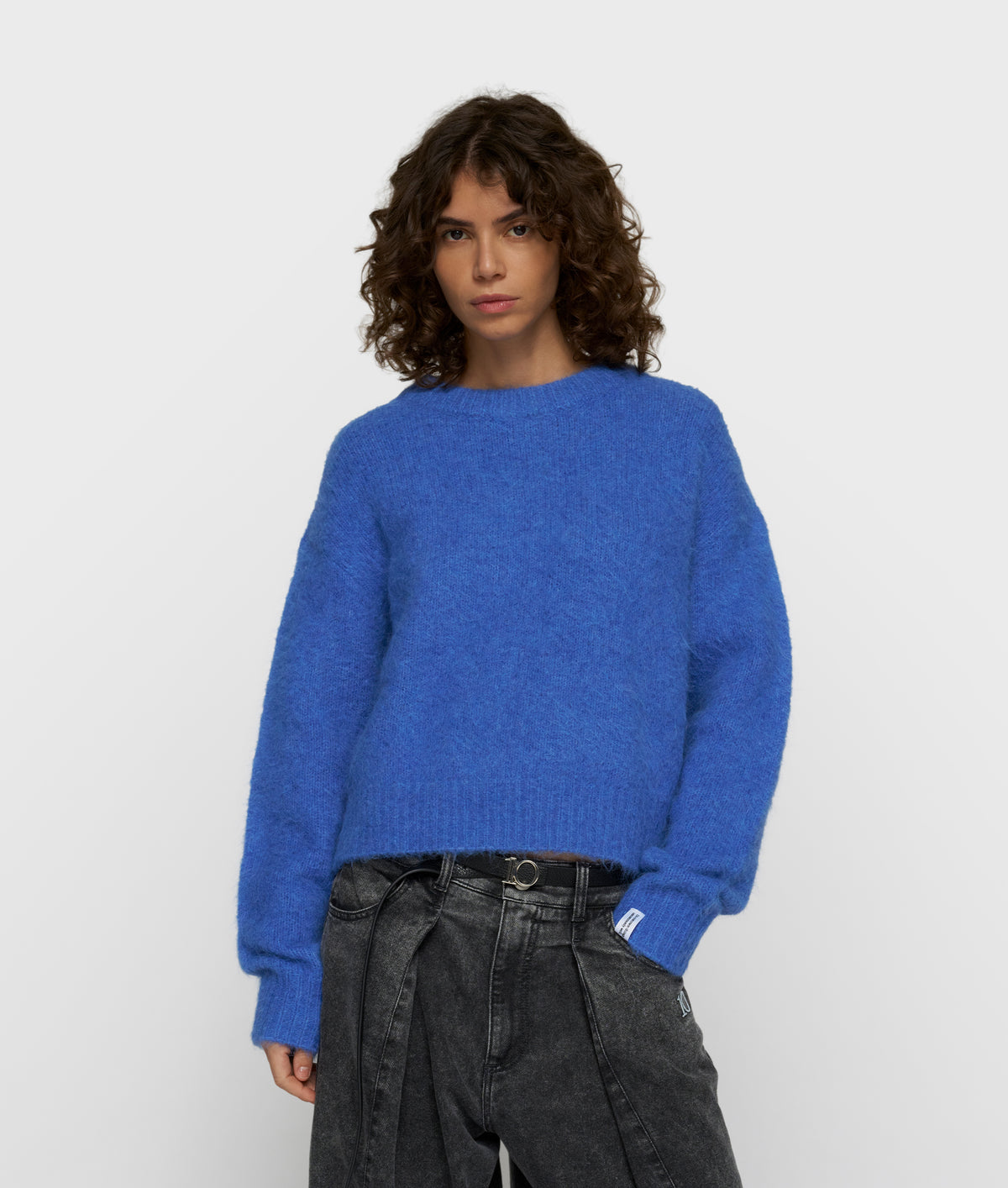 hairy knit sweater ultramarine | Bildmaterial bereitgestellt von SHOES.PLEASE.