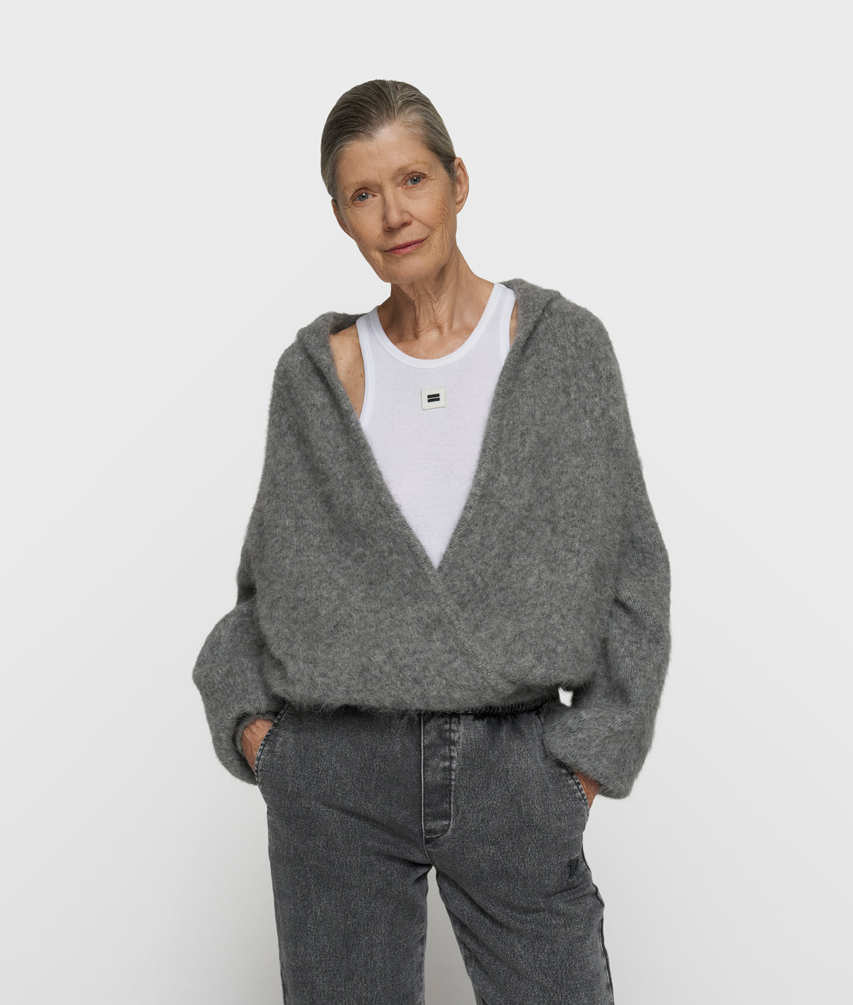 hooded knit sweater grey melee | Bildmaterial bereitgestellt von SHOES.PLEASE.