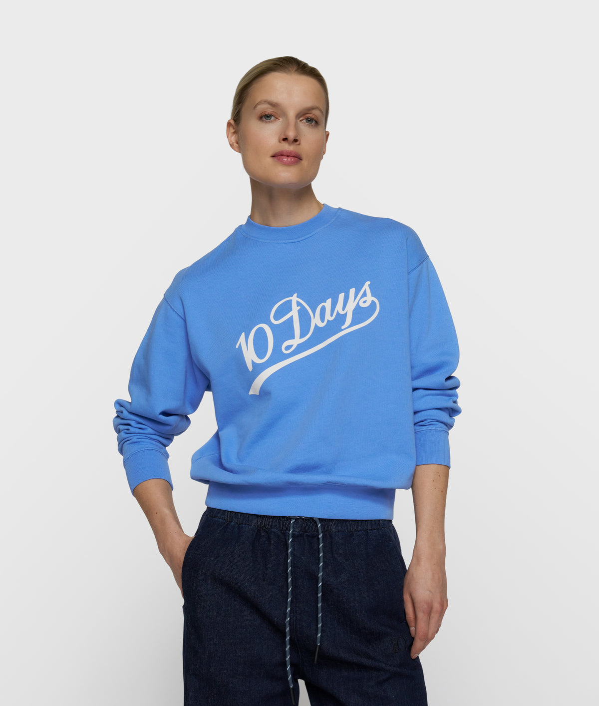 petite sweater ultramarine | Bildmaterial bereitgestellt von SHOES.PLEASE.