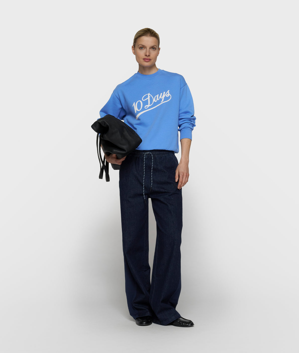 petite sweater ultramarine | Bildmaterial bereitgestellt von SHOES.PLEASE.