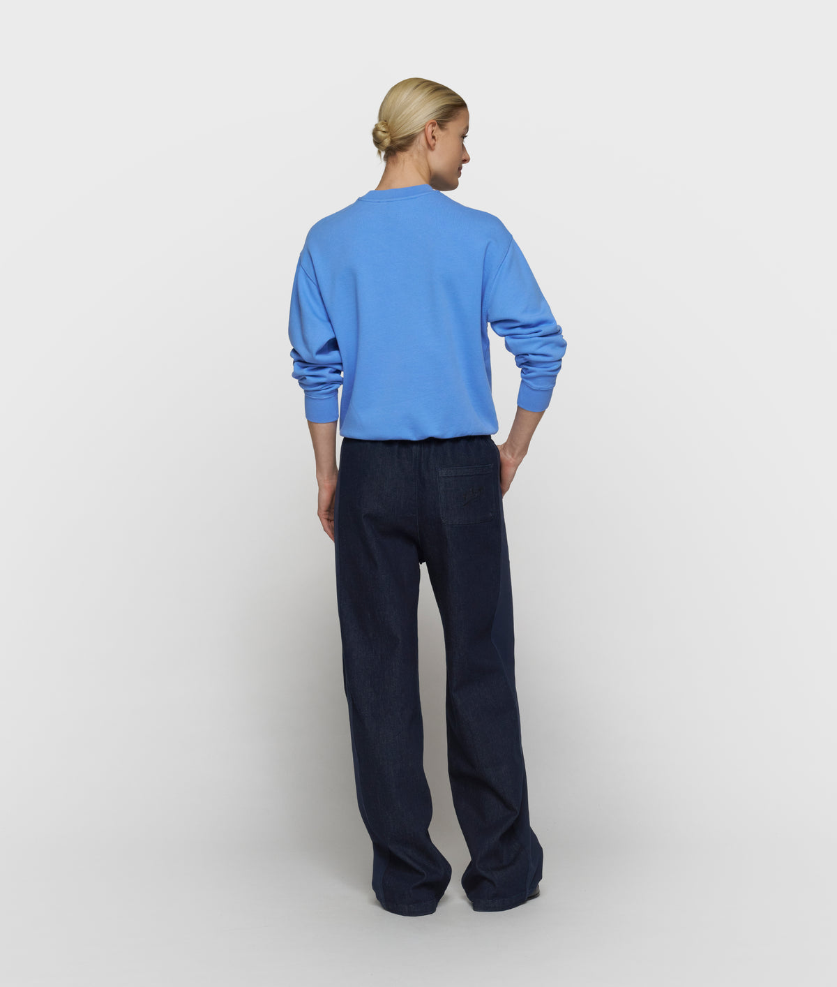petite sweater ultramarine | Bildmaterial bereitgestellt von SHOES.PLEASE.