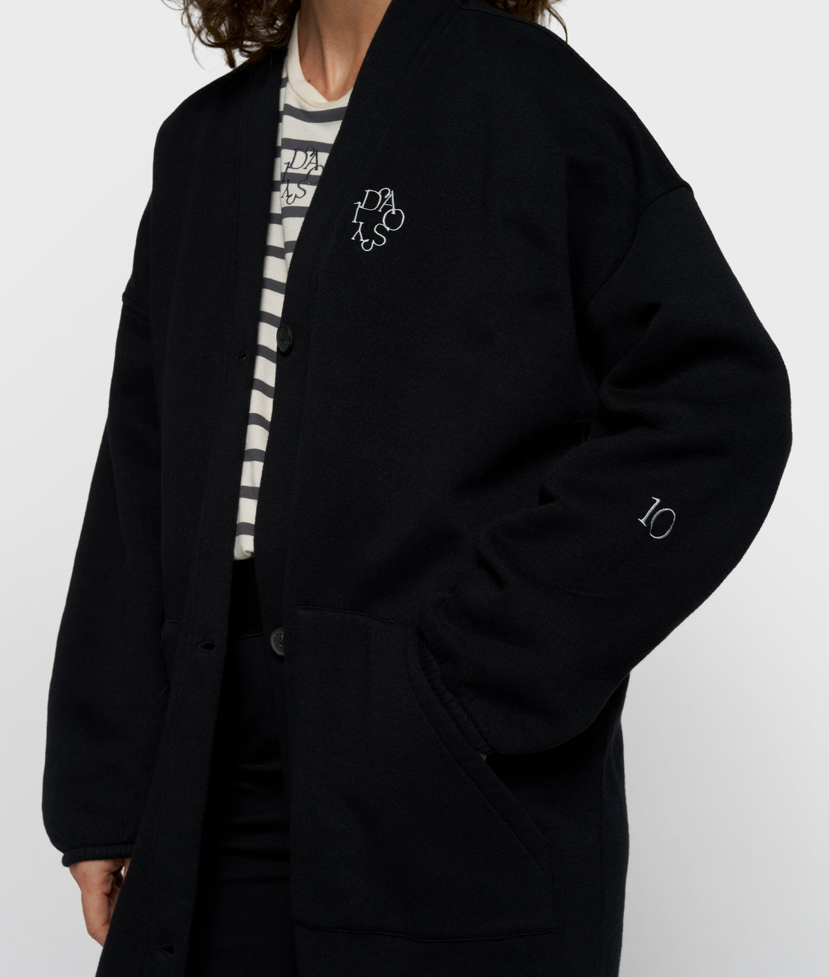 long baseball cardigan black | Bildmaterial bereitgestellt von SHOES.PLEASE.