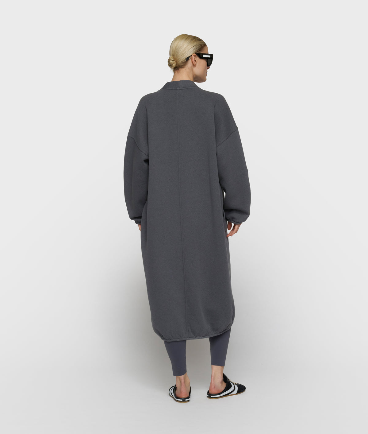 long baseball cardigan steel blue | Bildmaterial bereitgestellt von SHOES.PLEASE.