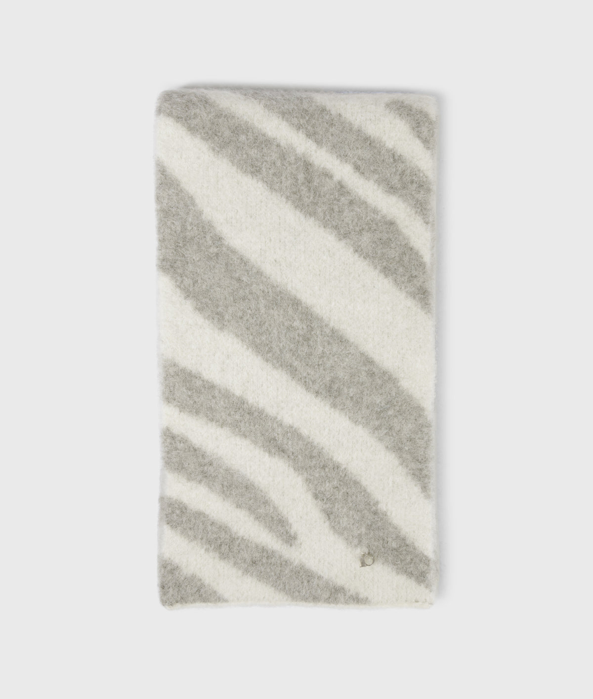 knit scarf zebra ecru | Bildmaterial bereitgestellt von SHOES.PLEASE.
