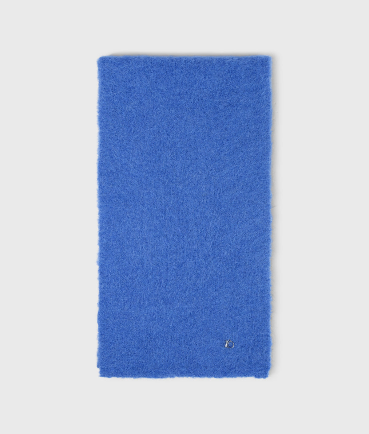 hairy knit scarf ultramarine | Bildmaterial bereitgestellt von SHOES.PLEASE.