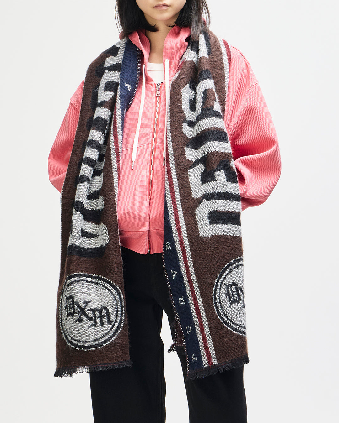 Trophy Scarf clt | Bildmaterial bereitgestellt von SHOES.PLEASE.