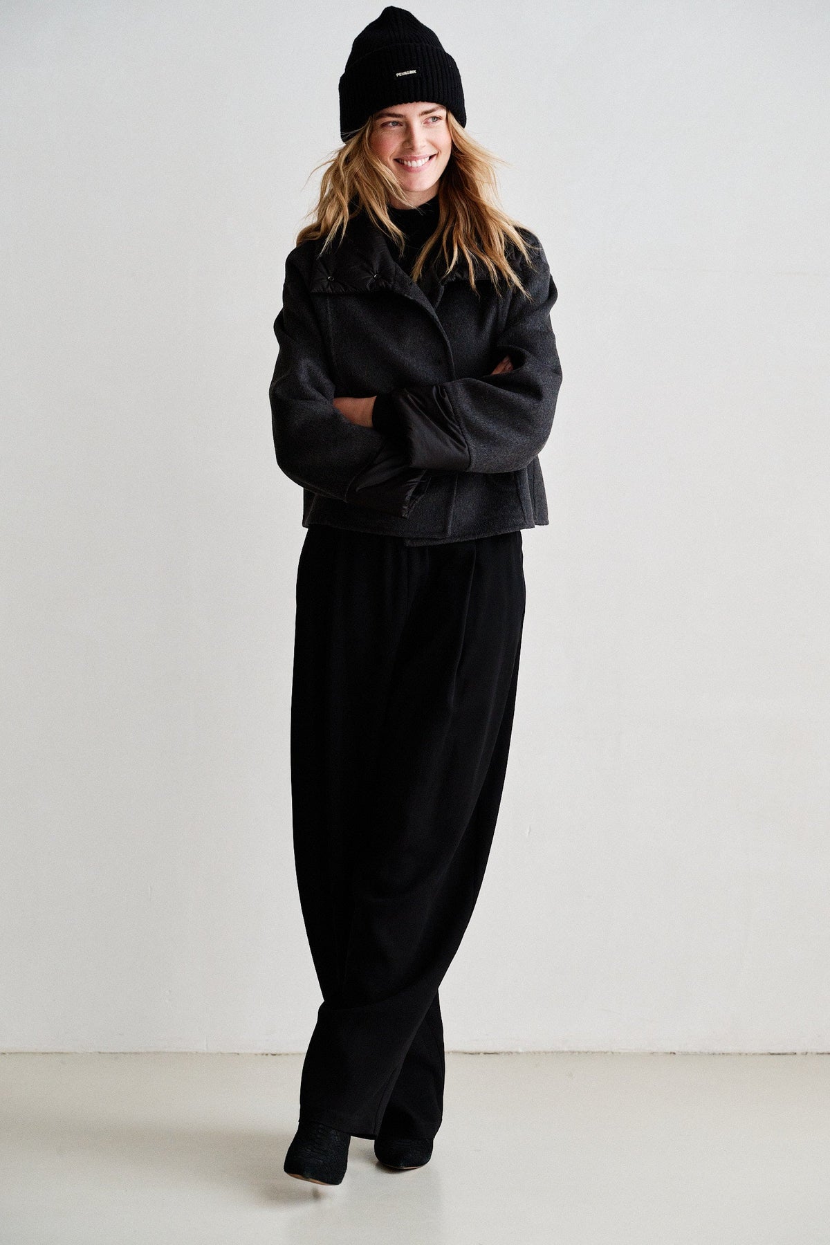 Coat black | Bildmaterial bereitgestellt von SHOES.PLEASE.