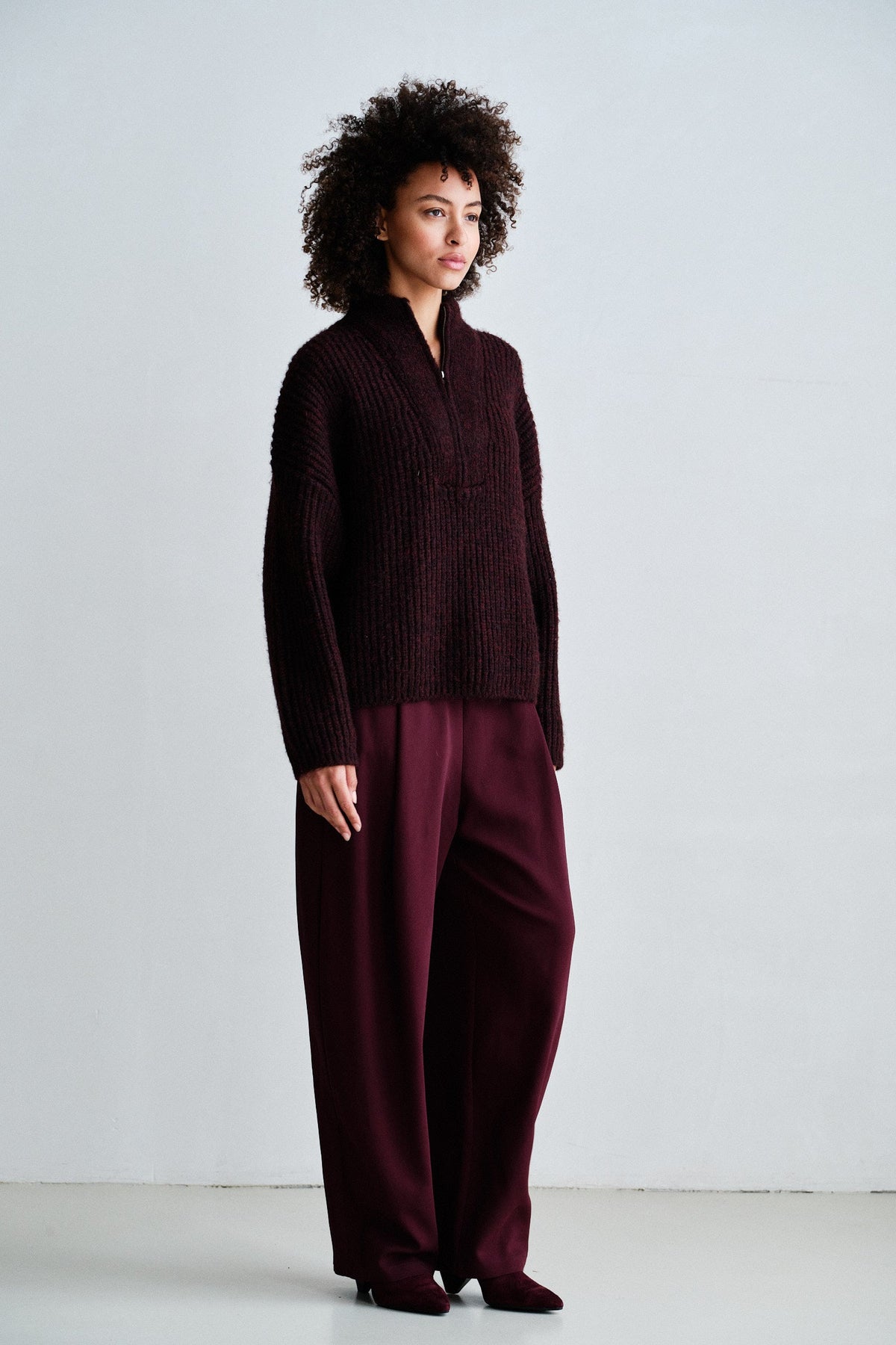 Jumper aubergine | Bildmaterial bereitgestellt von SHOES.PLEASE.