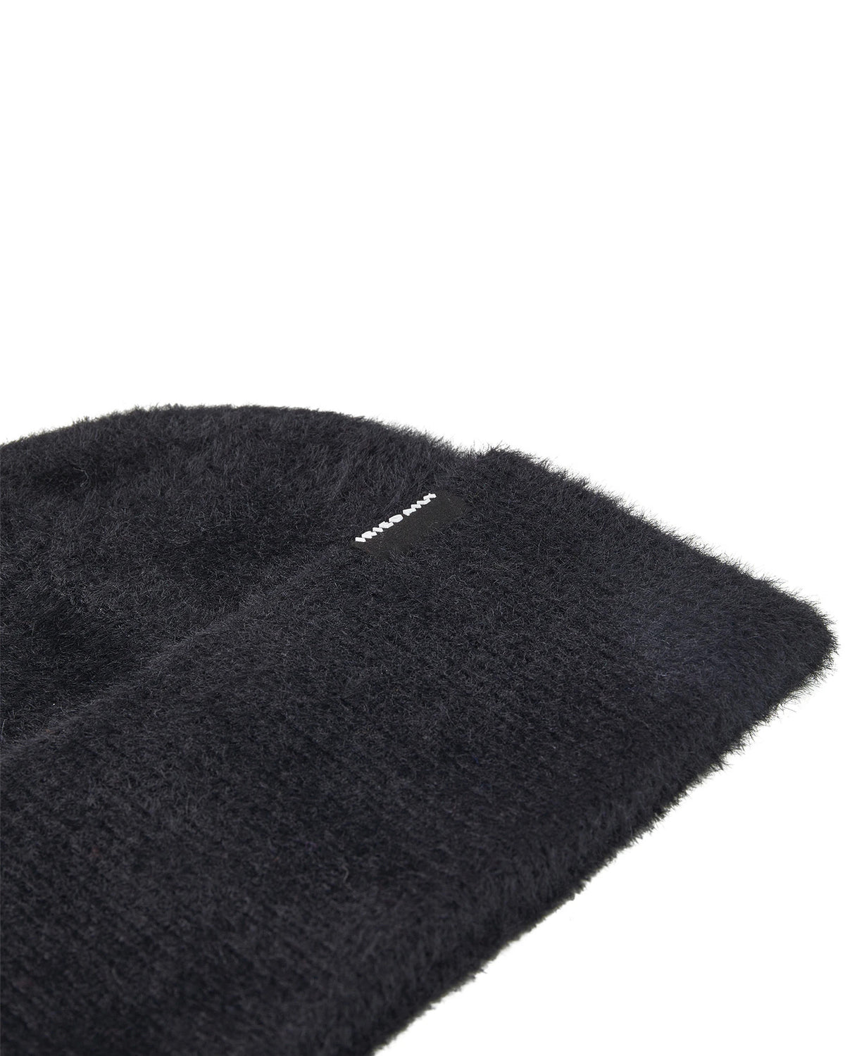 Fuzzy Feather Beanie black | Bildmaterial bereitgestellt von SHOES.PLEASE.