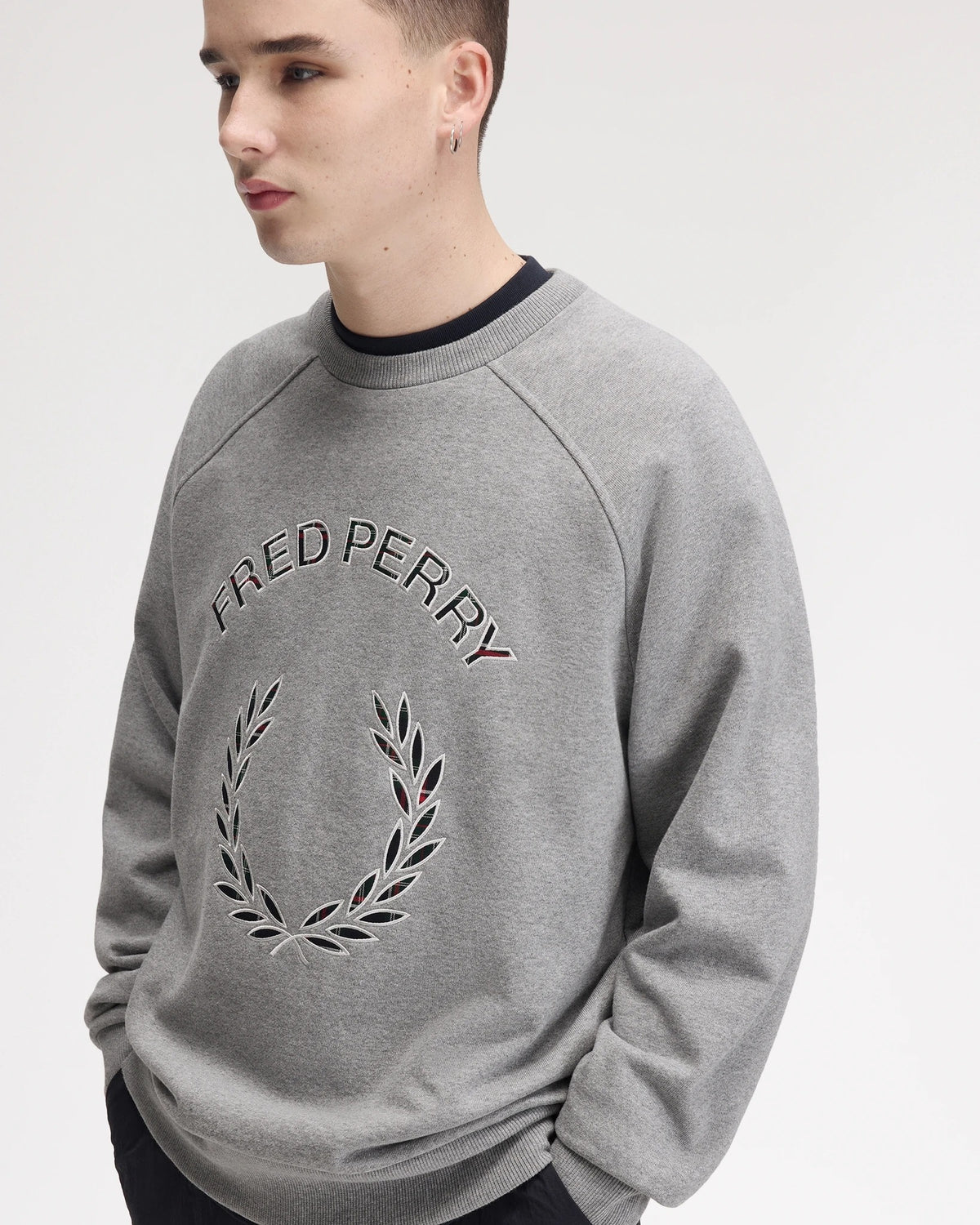 TARTAN APPLIQUE SWEATSHIRT steel marl | Bildmaterial bereitgestellt von SHOES.PLEASE.