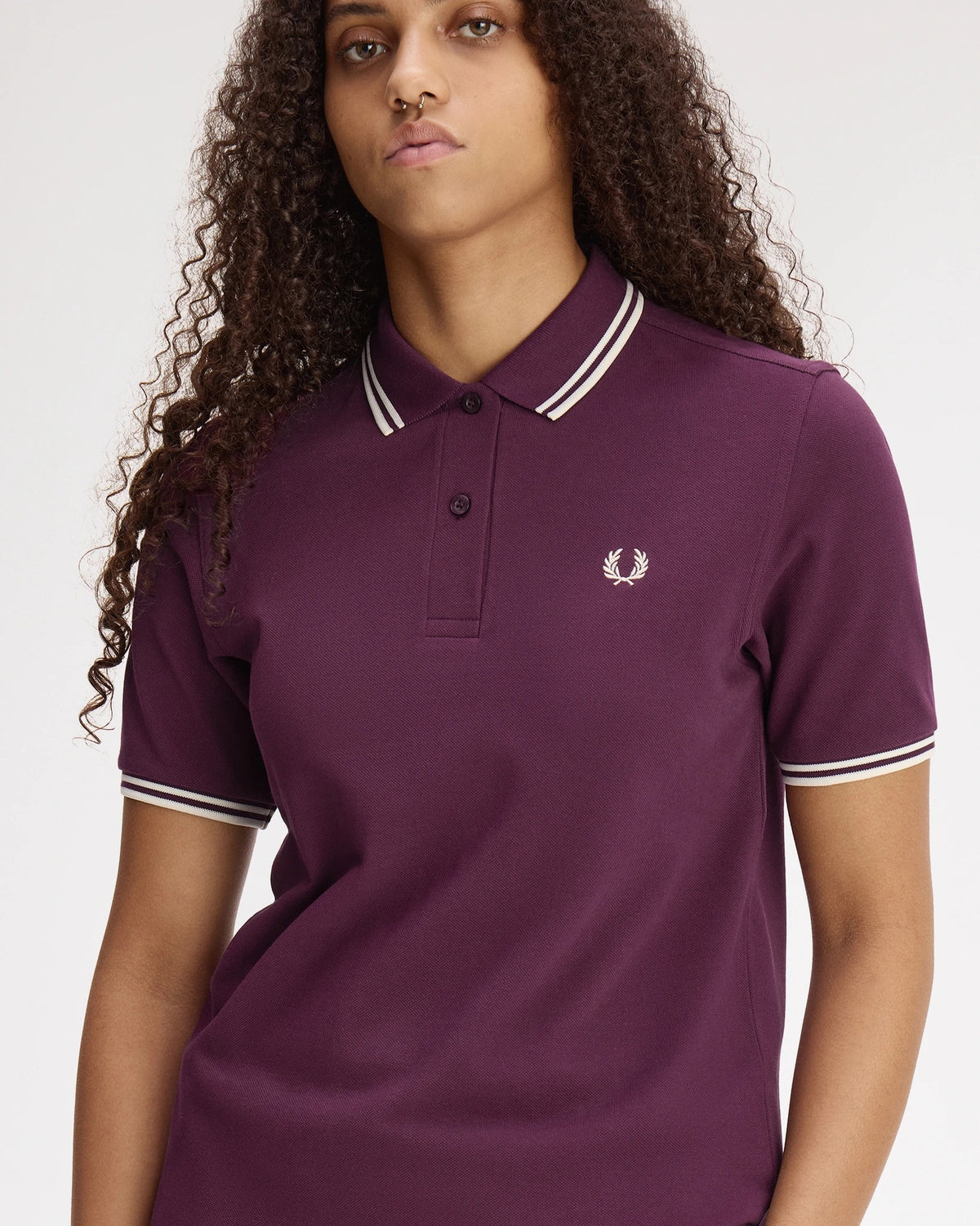 TWIN TIPPED FRED PERRY SHIRT plum/ecru/ecru | Bildmaterial bereitgestellt von SHOES.PLEASE.