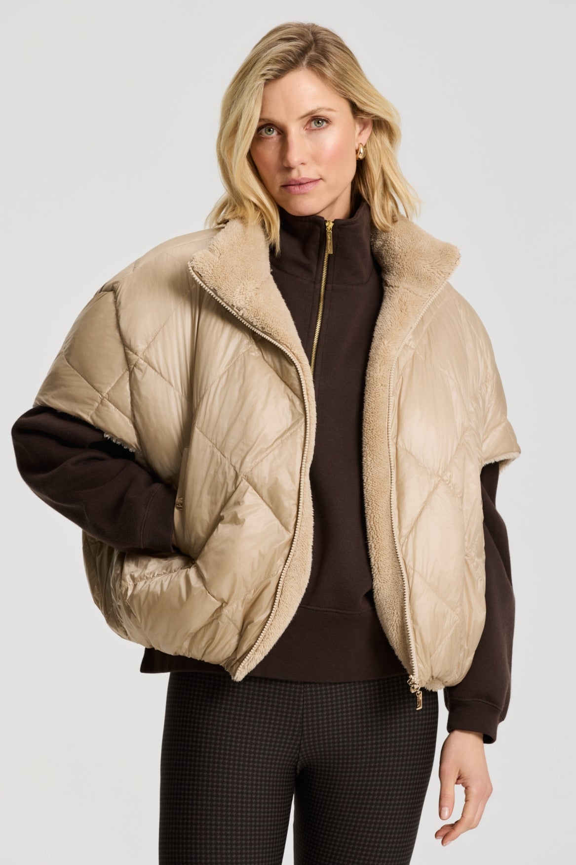 Hazel Reversible Bodywarmer sand | Bildmaterial bereitgestellt von SHOES.PLEASE.