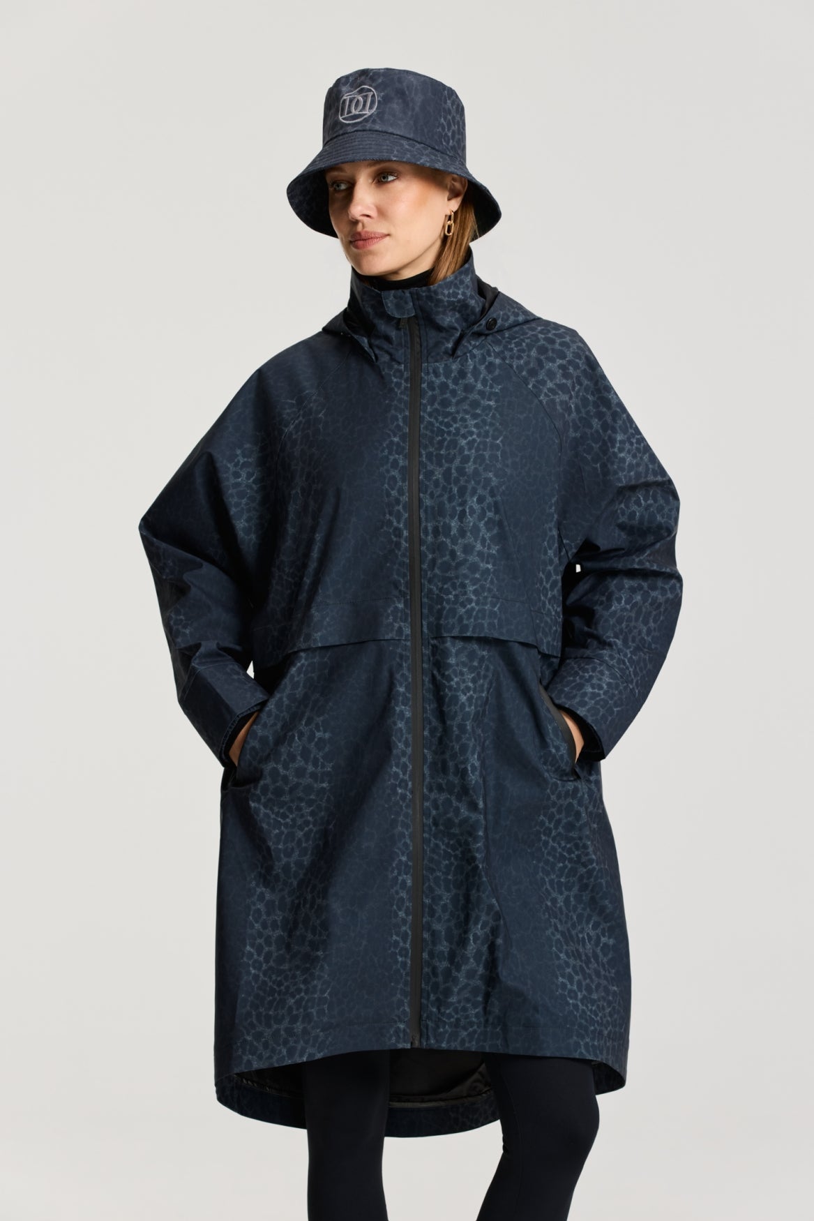 Romy Raincoat pantera midnight | Bildmaterial bereitgestellt von SHOES.PLEASE.