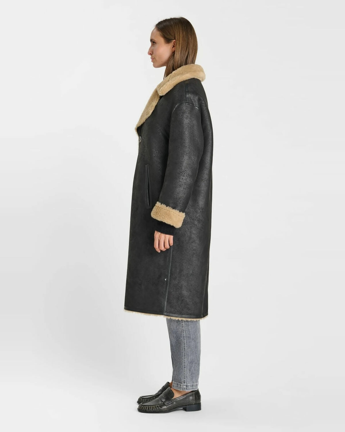 Oxana Mantel black | Bildmaterial bereitgestellt von SHOES.PLEASE.