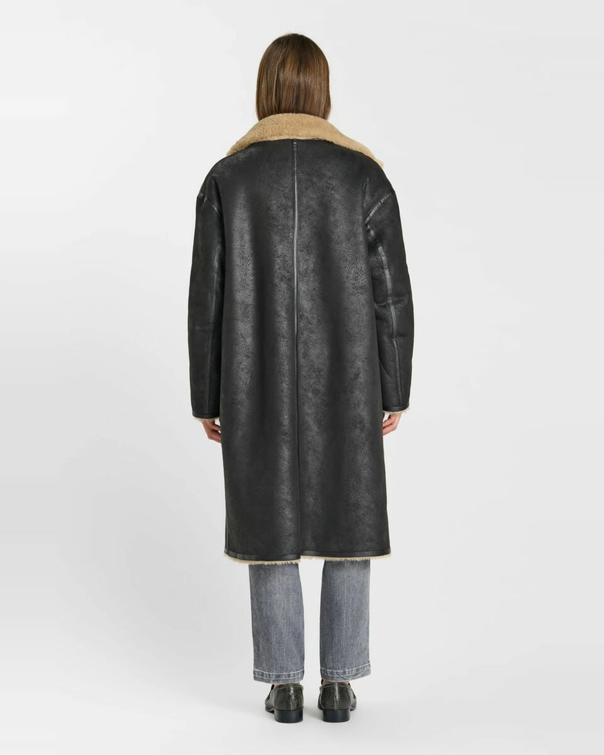 Oxana Mantel black | Bildmaterial bereitgestellt von SHOES.PLEASE.