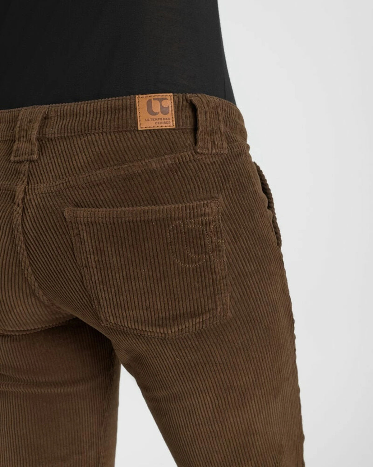 Velvet Flare Hose bear | Bildmaterial bereitgestellt von SHOES.PLEASE.