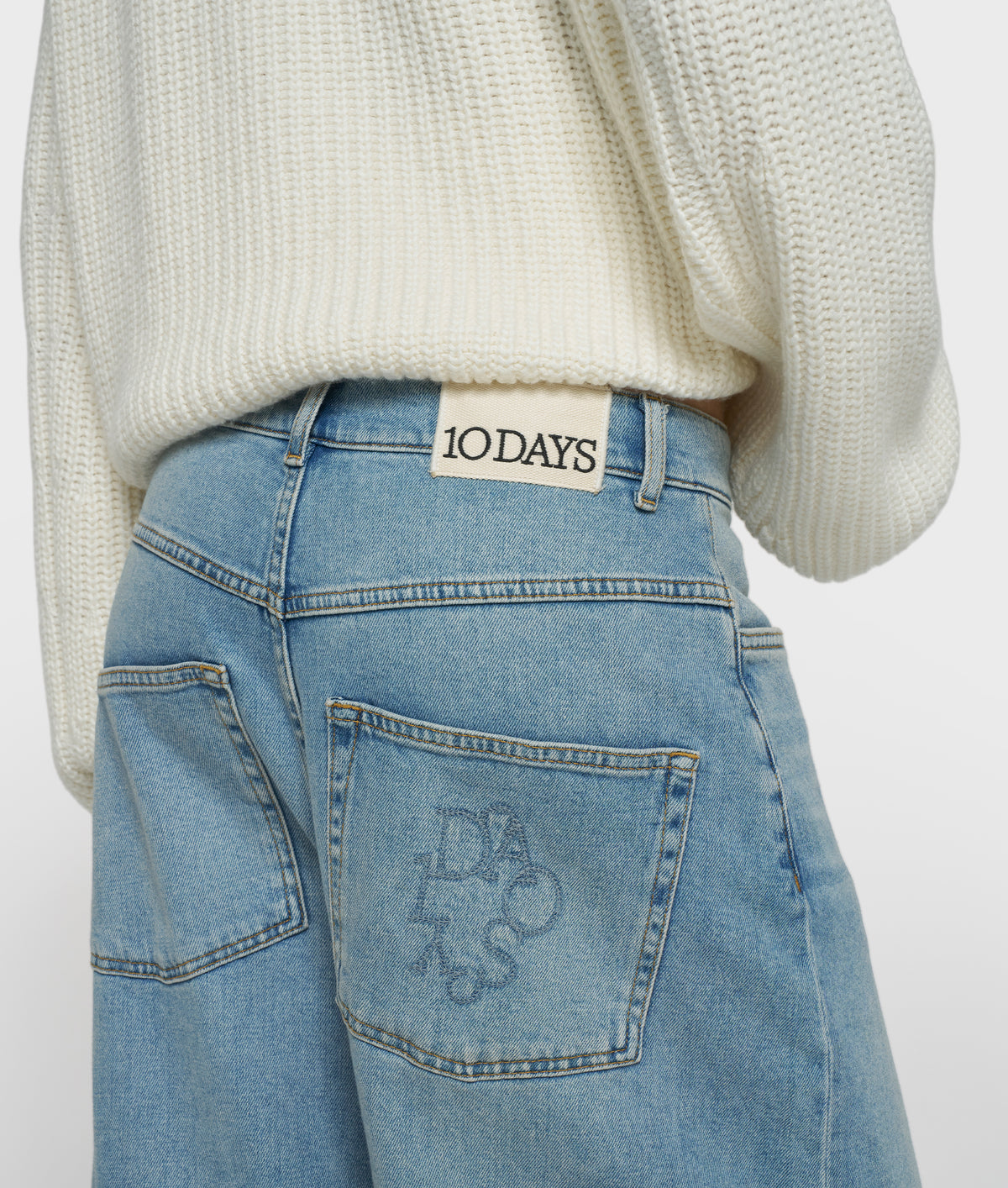 10DAYS Jeans Damen wide tapered blau | Bildmaterial bereitgestellt von SHOES.PLEASE.