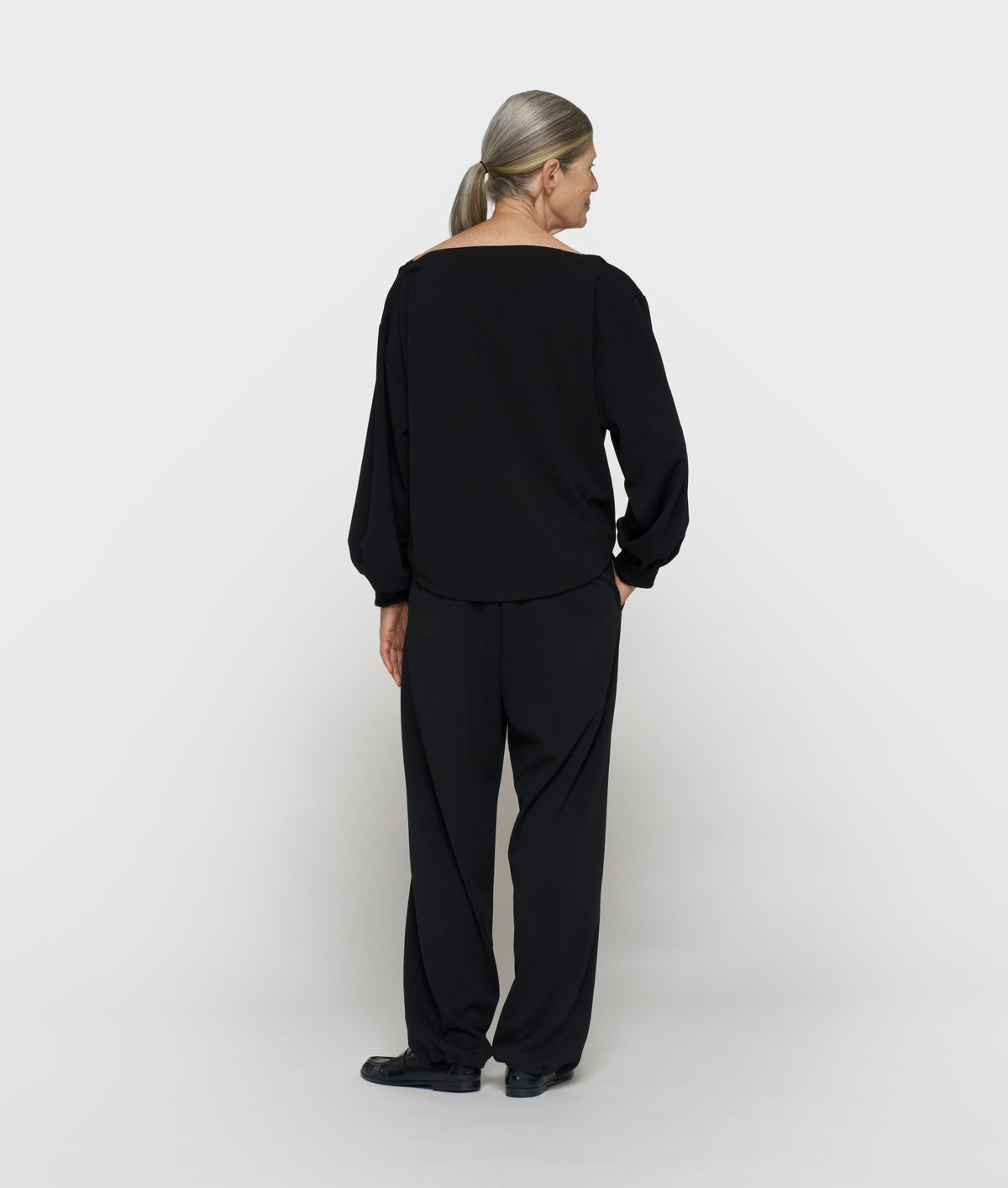 10DAYS Bluse Damen boatneck crepe schwarz | Bildmaterial bereitgestellt von SHOES.PLEASE.