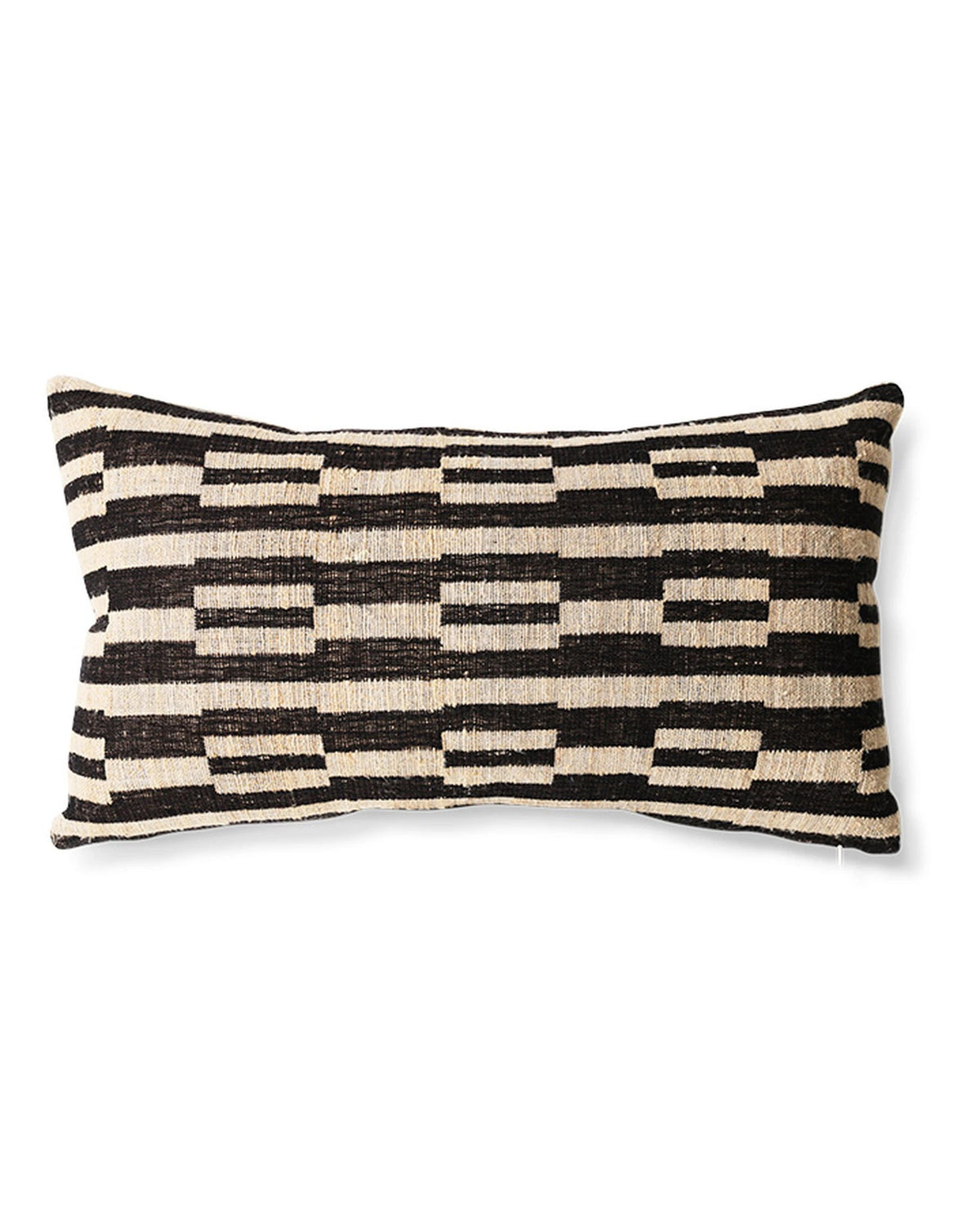 Natural monochrome cushion (70x40cm) | Bildmaterial bereitgestellt von SHOES.PLEASE.