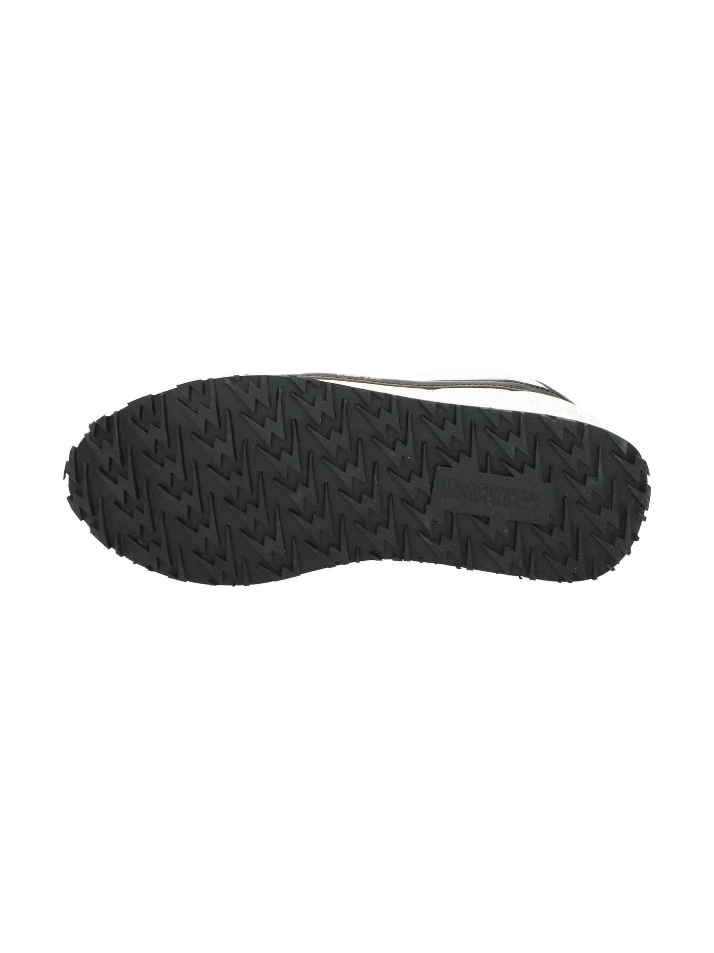 W Black Logo And Details white flash | Bildmaterial bereitgestellt von SHOES.PLEASE.