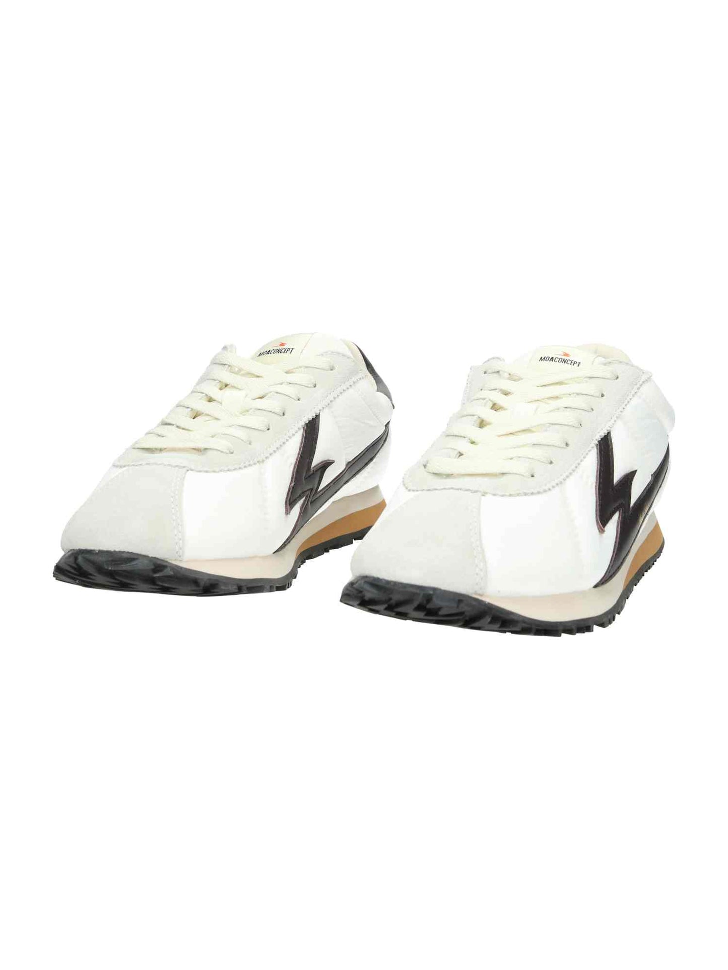 M Black Logo And Details white flash | Bildmaterial bereitgestellt von SHOES.PLEASE.