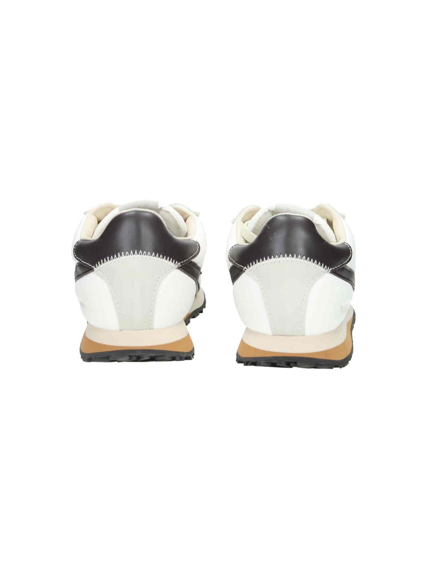M Black Logo And Details white flash | Bildmaterial bereitgestellt von SHOES.PLEASE.