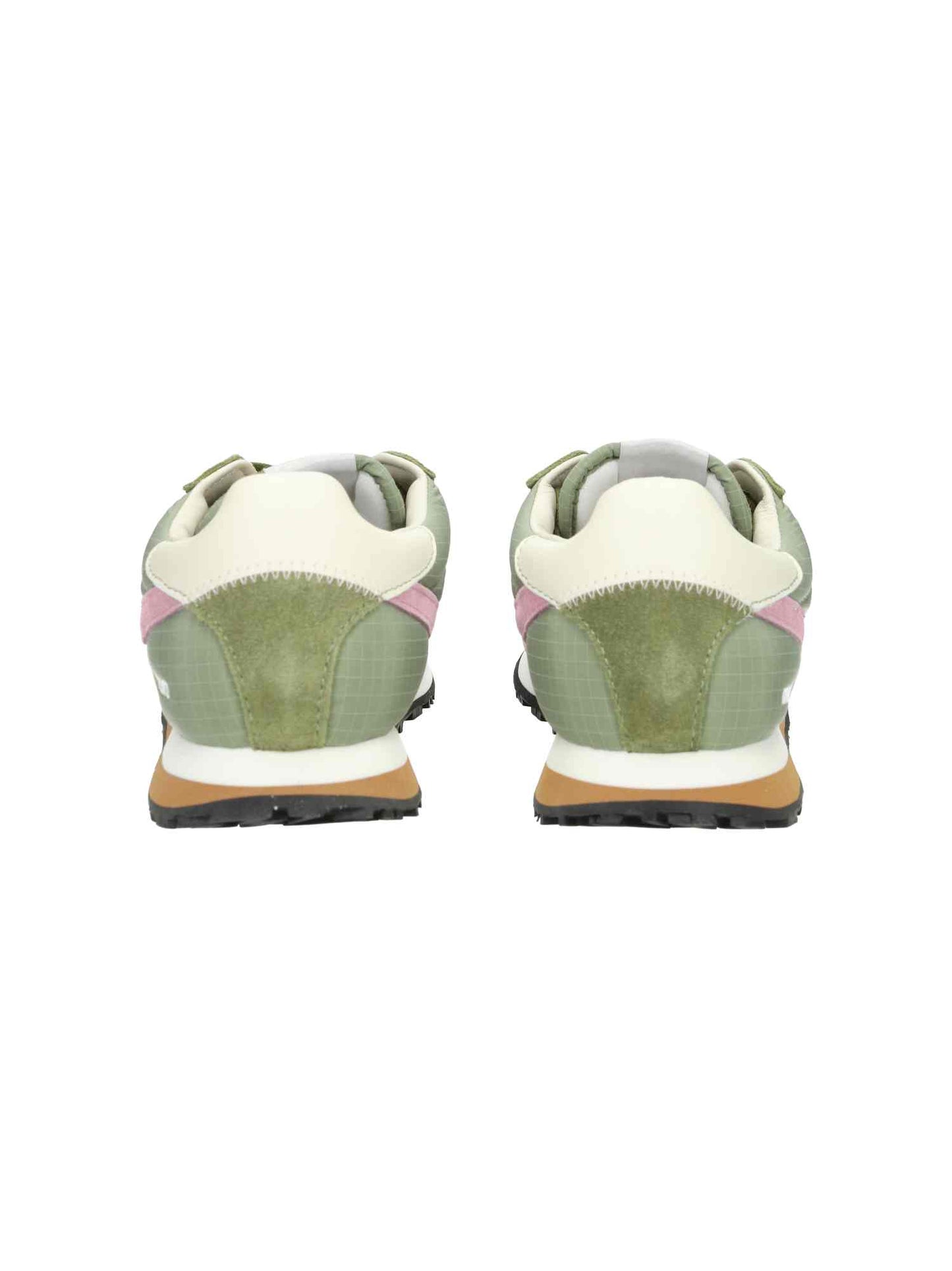 M Powder Pink Logo And Details khaki green | Bildmaterial bereitgestellt von SHOES.PLEASE.