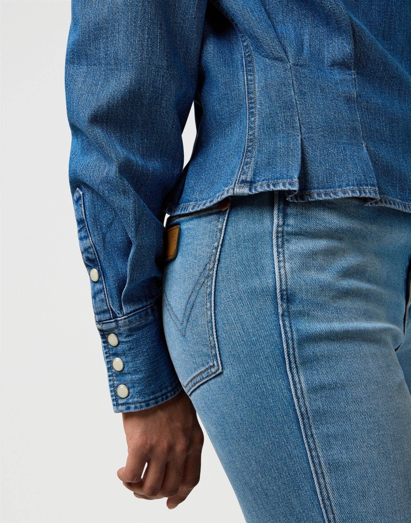 FEMME PEPLUM SHIRT light hand | Bildmaterial bereitgestellt von SHOES.PLEASE.