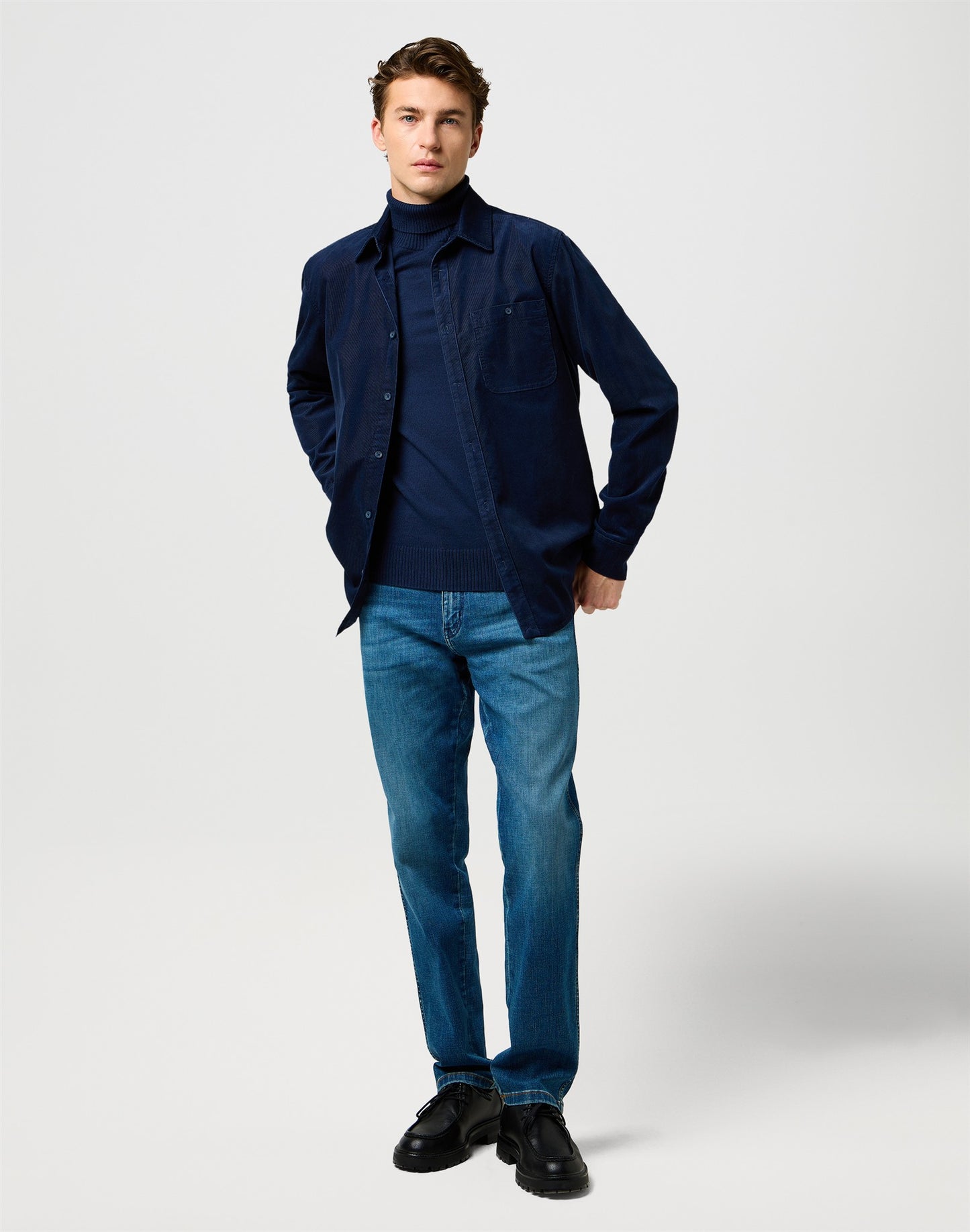 TURTLENECK navy | Bildmaterial bereitgestellt von SHOES.PLEASE.