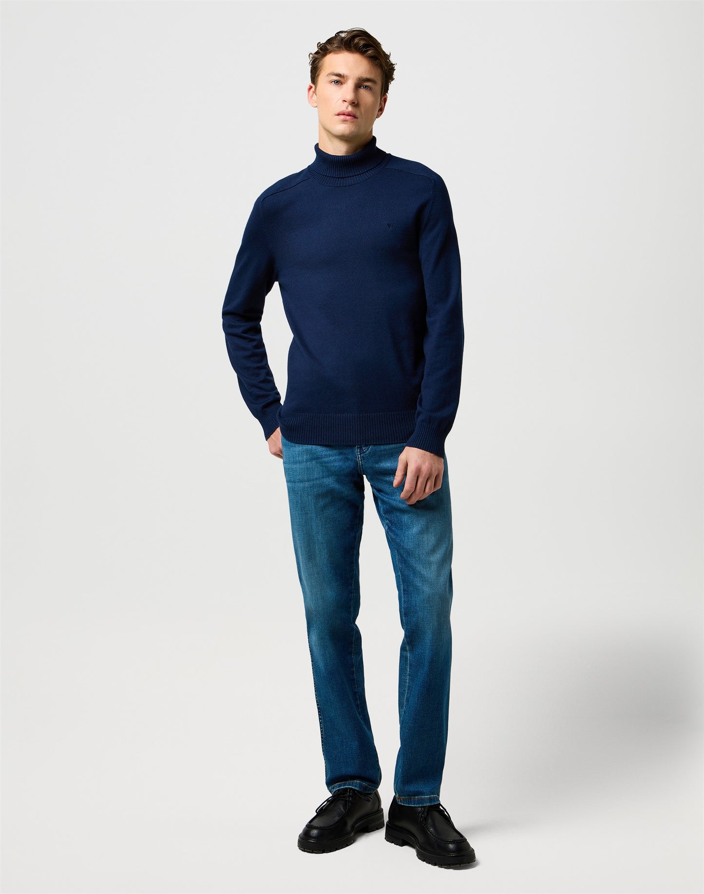 TURTLENECK navy | Bildmaterial bereitgestellt von SHOES.PLEASE.