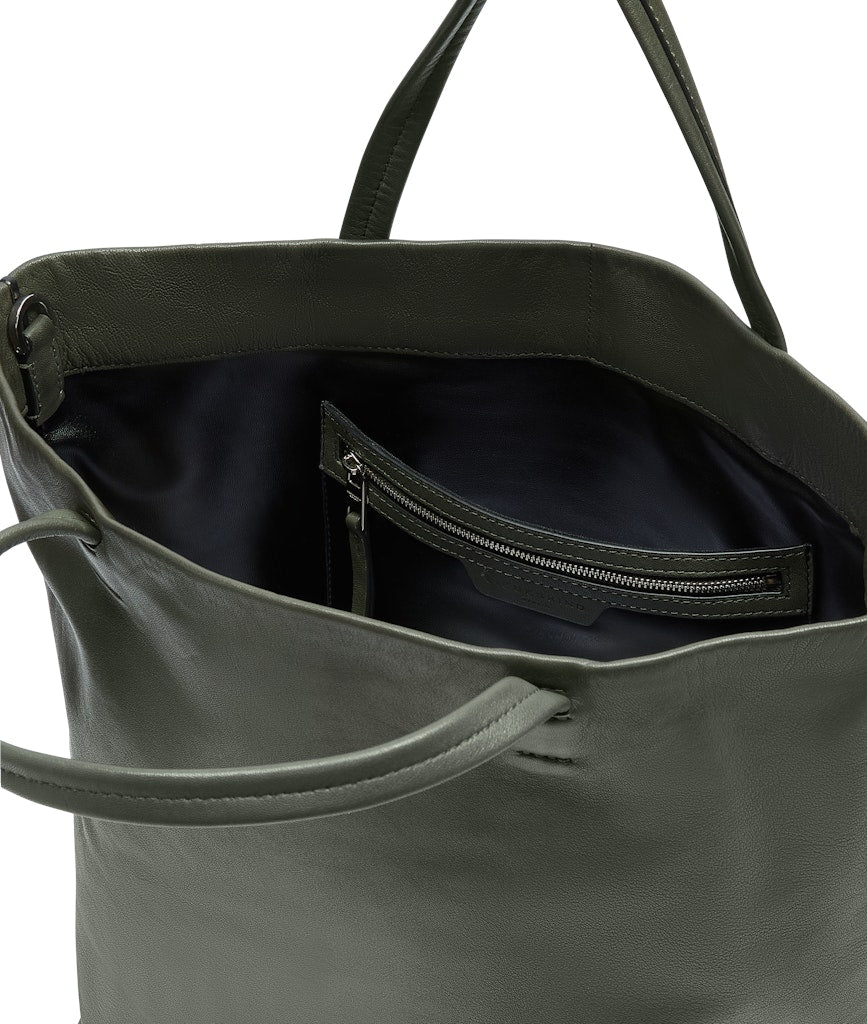 Hera Tote L Sheep Natural cypress green | Bildmaterial bereitgestellt von SHOES.PLEASE.