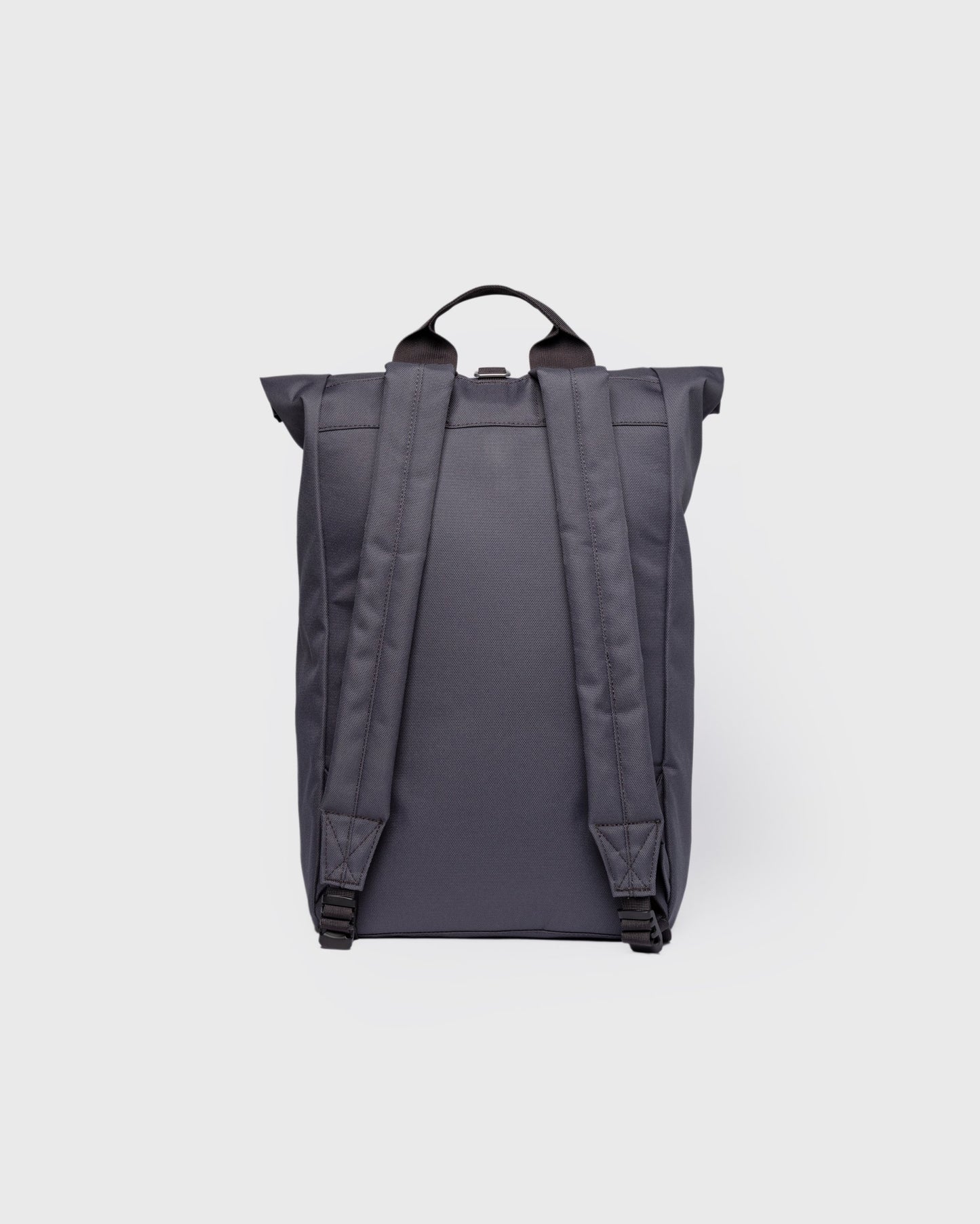 GROUND Rolltop Backpack L asphalt | Bildmaterial bereitgestellt von SHOES.PLEASE.