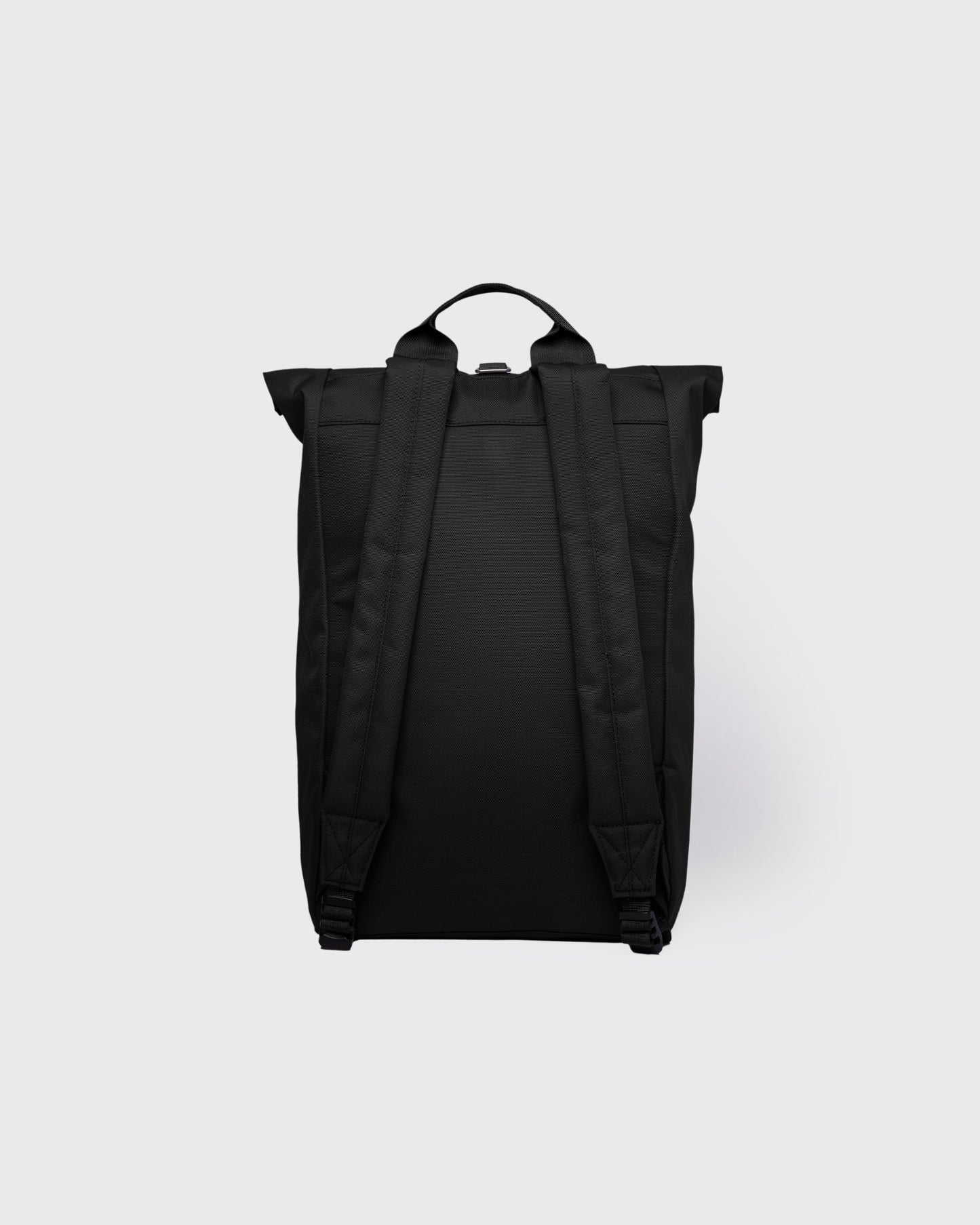 GROUND Rolltop Backpack L black | Bildmaterial bereitgestellt von SHOES.PLEASE.
