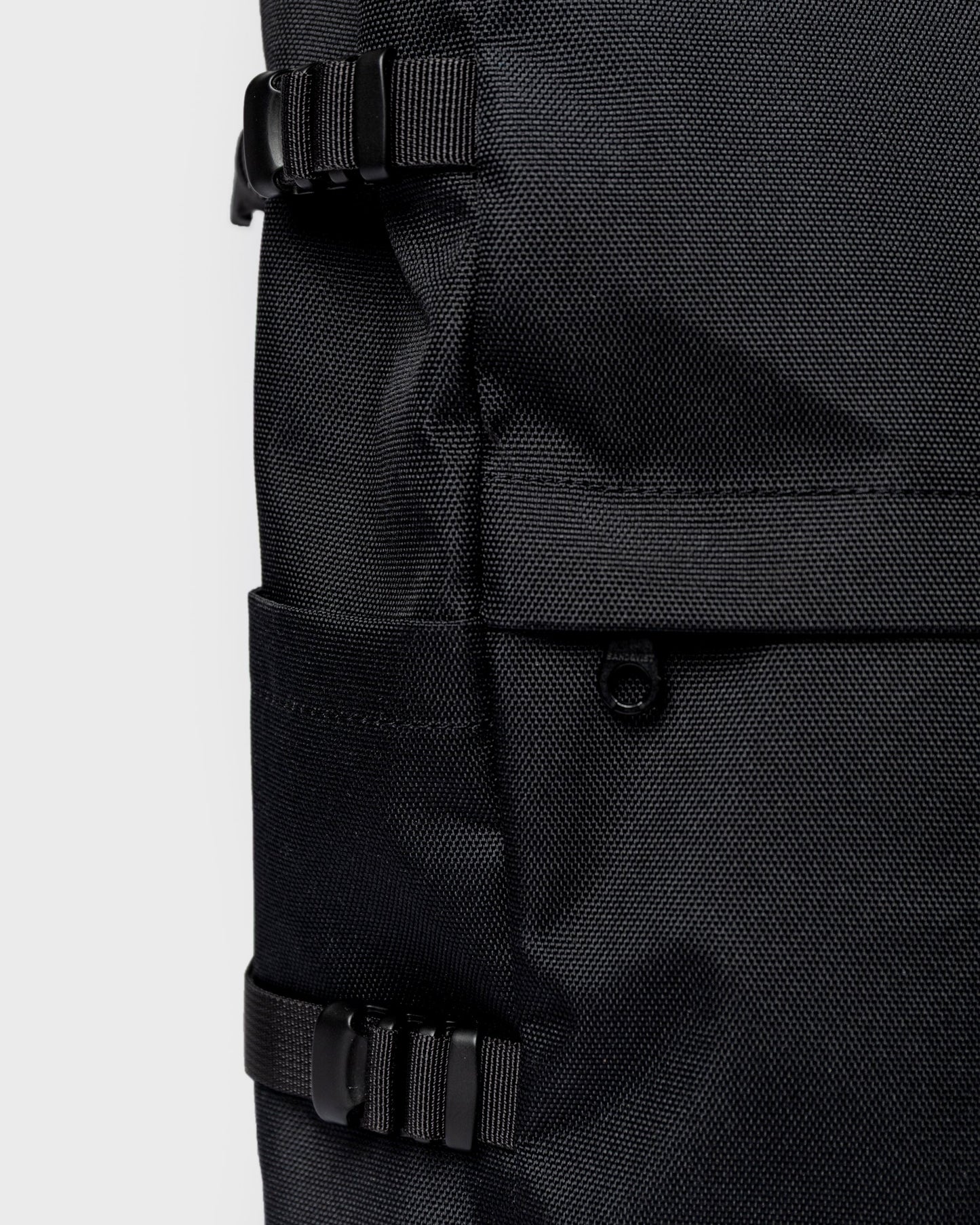 ICON Rolltop Backpack L black/black | Bildmaterial bereitgestellt von SHOES.PLEASE.