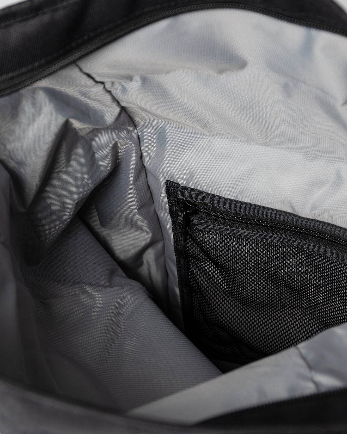 ICON Rolltop Backpack L black/black | Bildmaterial bereitgestellt von SHOES.PLEASE.