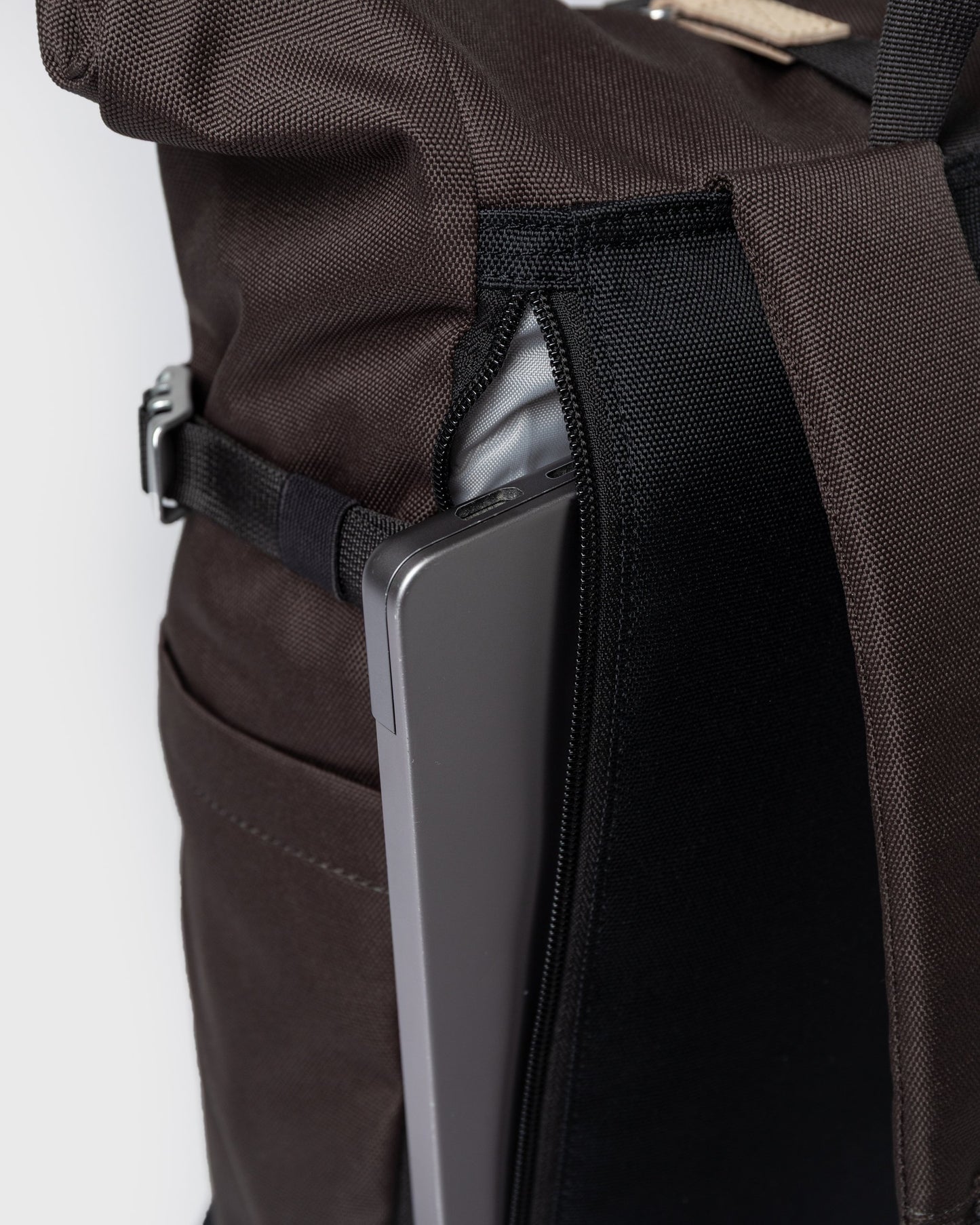 ICON Rolltop Backpack M brown | Bildmaterial bereitgestellt von SHOES.PLEASE.