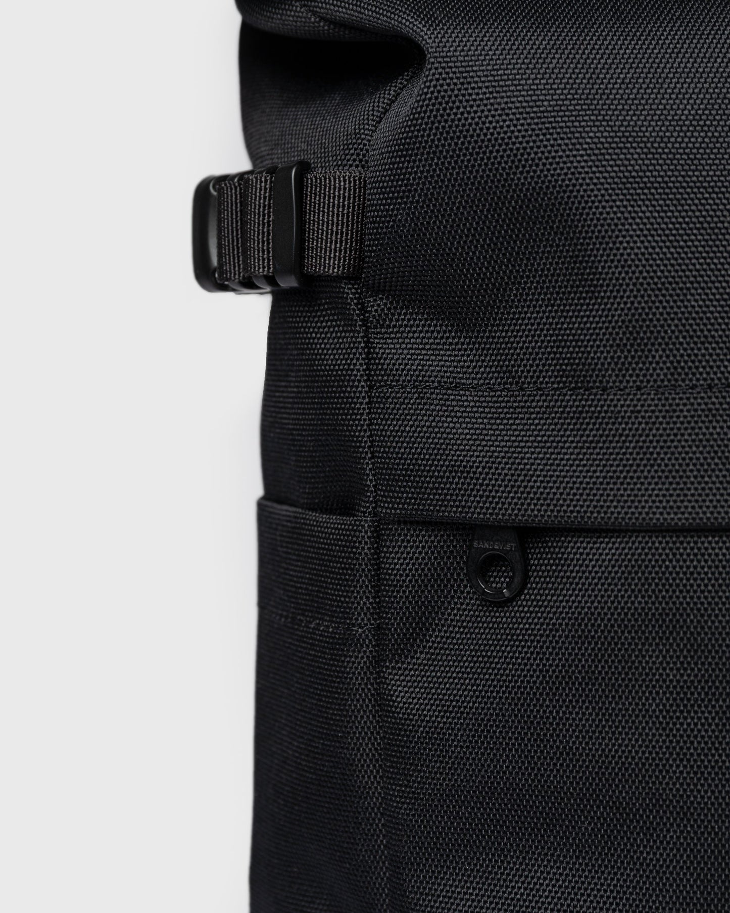 ICON Rolltop Backpack M black/black | Bildmaterial bereitgestellt von SHOES.PLEASE.