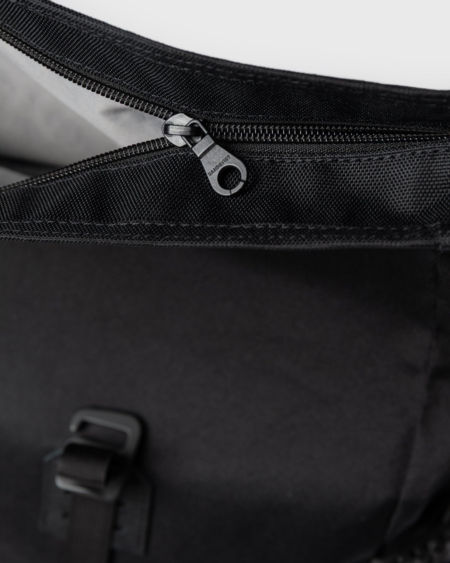 ICON Rolltop Backpack M black/black | Bildmaterial bereitgestellt von SHOES.PLEASE.