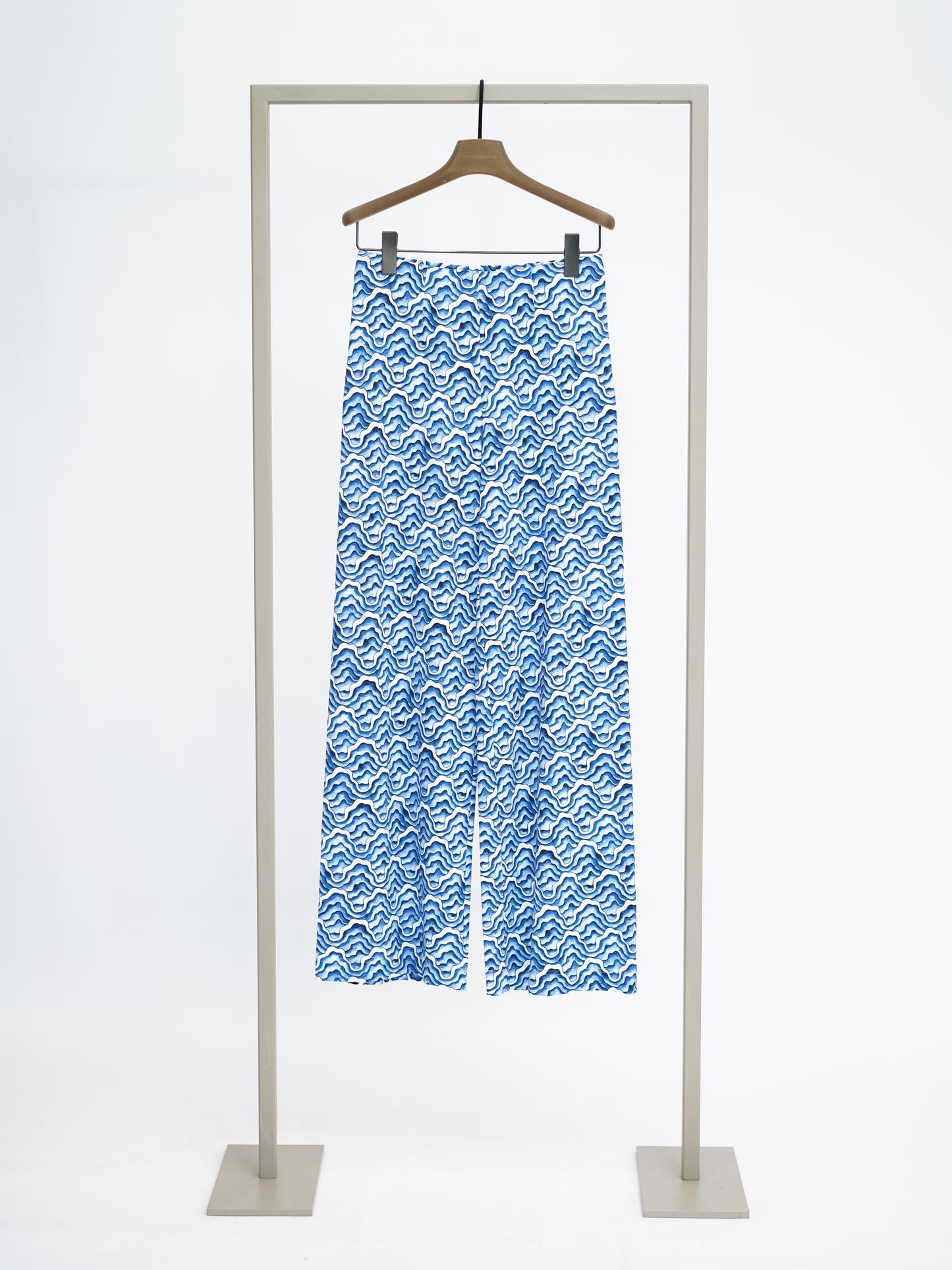 Hose azure superwhite multi | Bildmaterial bereitgestellt von SHOES.PLEASE.