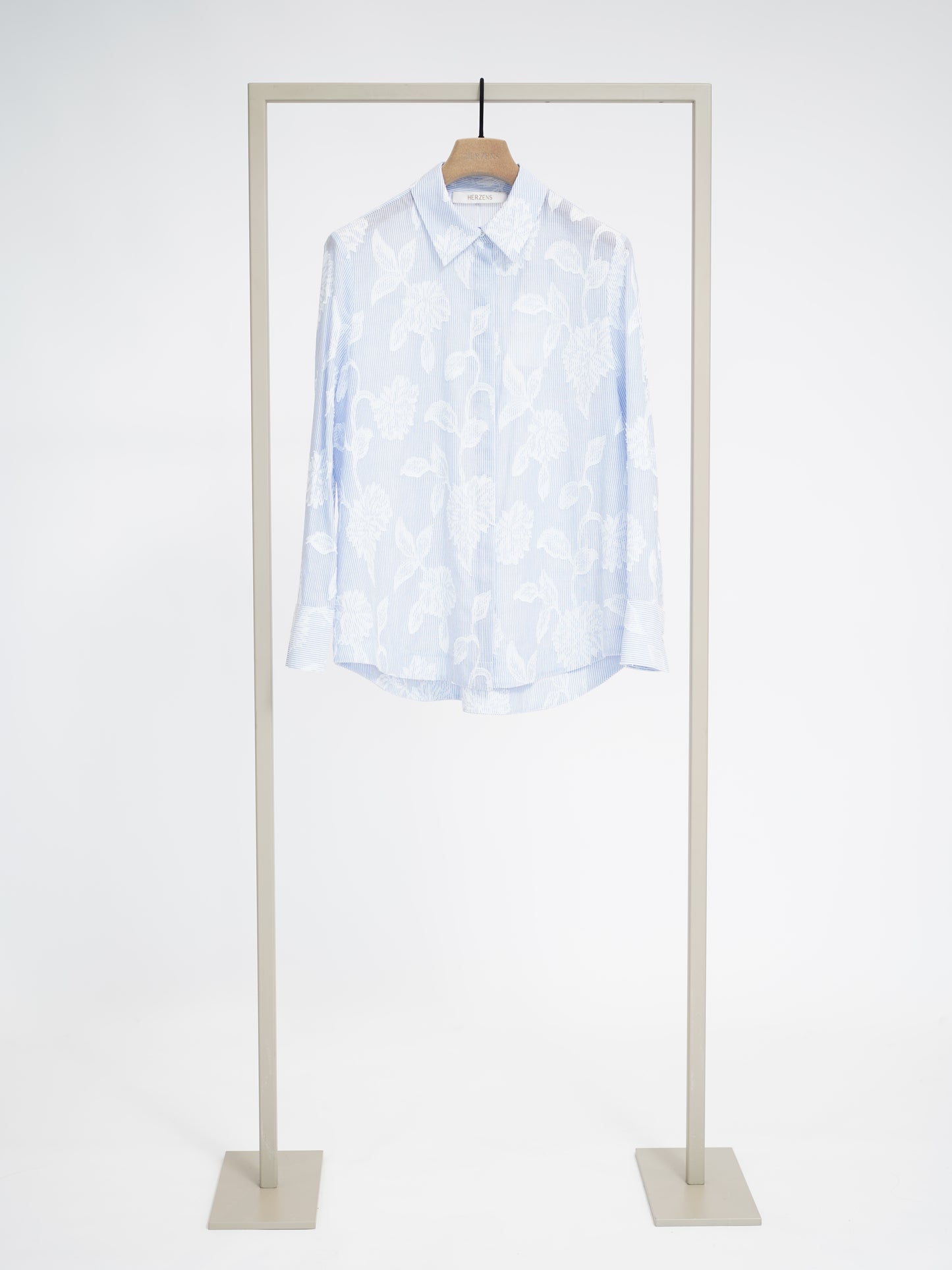 Bluse sky superwhite sky superwhite | Bildmaterial bereitgestellt von SHOES.PLEASE.