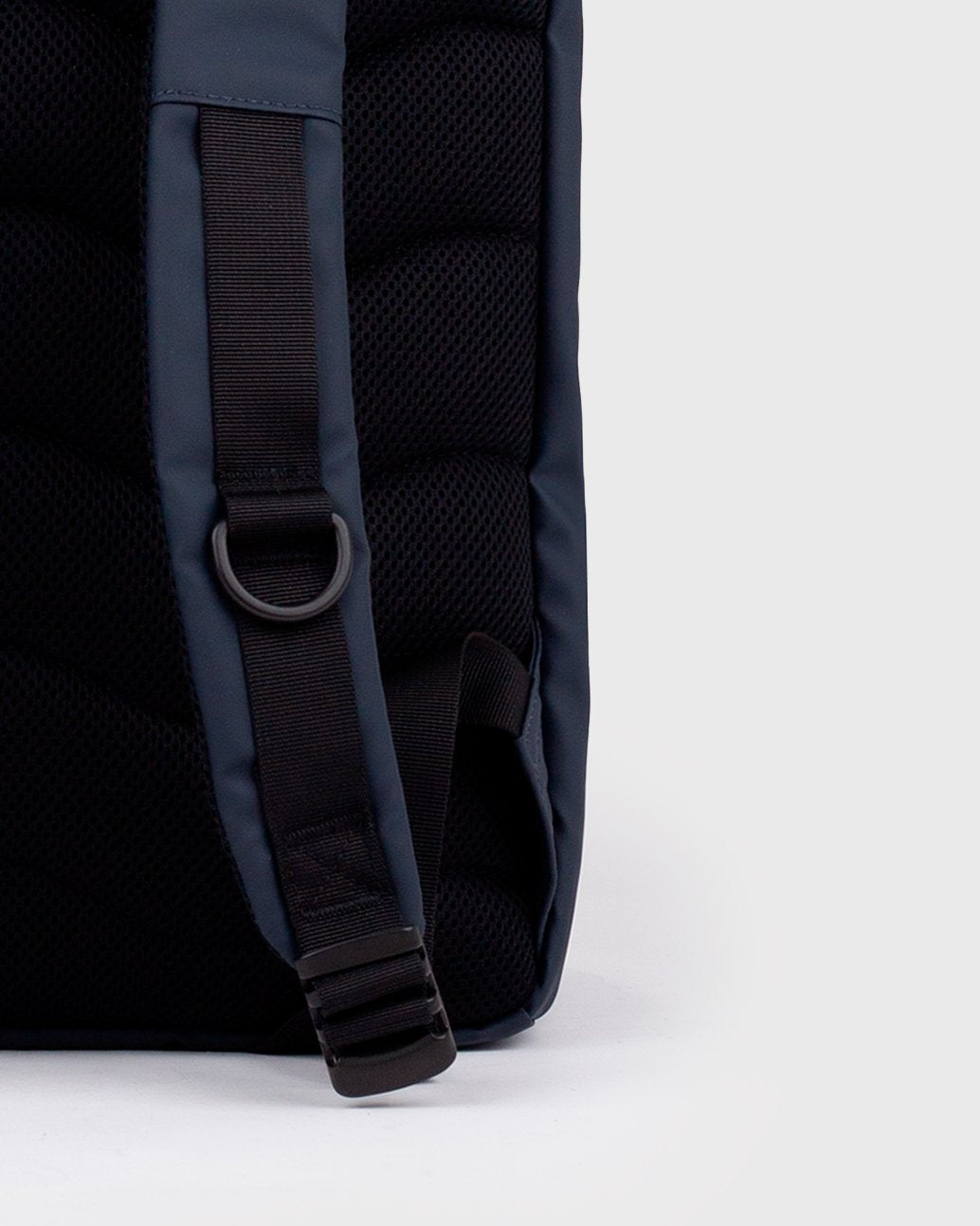 STREAM Slim Rolltop L navy | Bildmaterial bereitgestellt von SHOES.PLEASE.