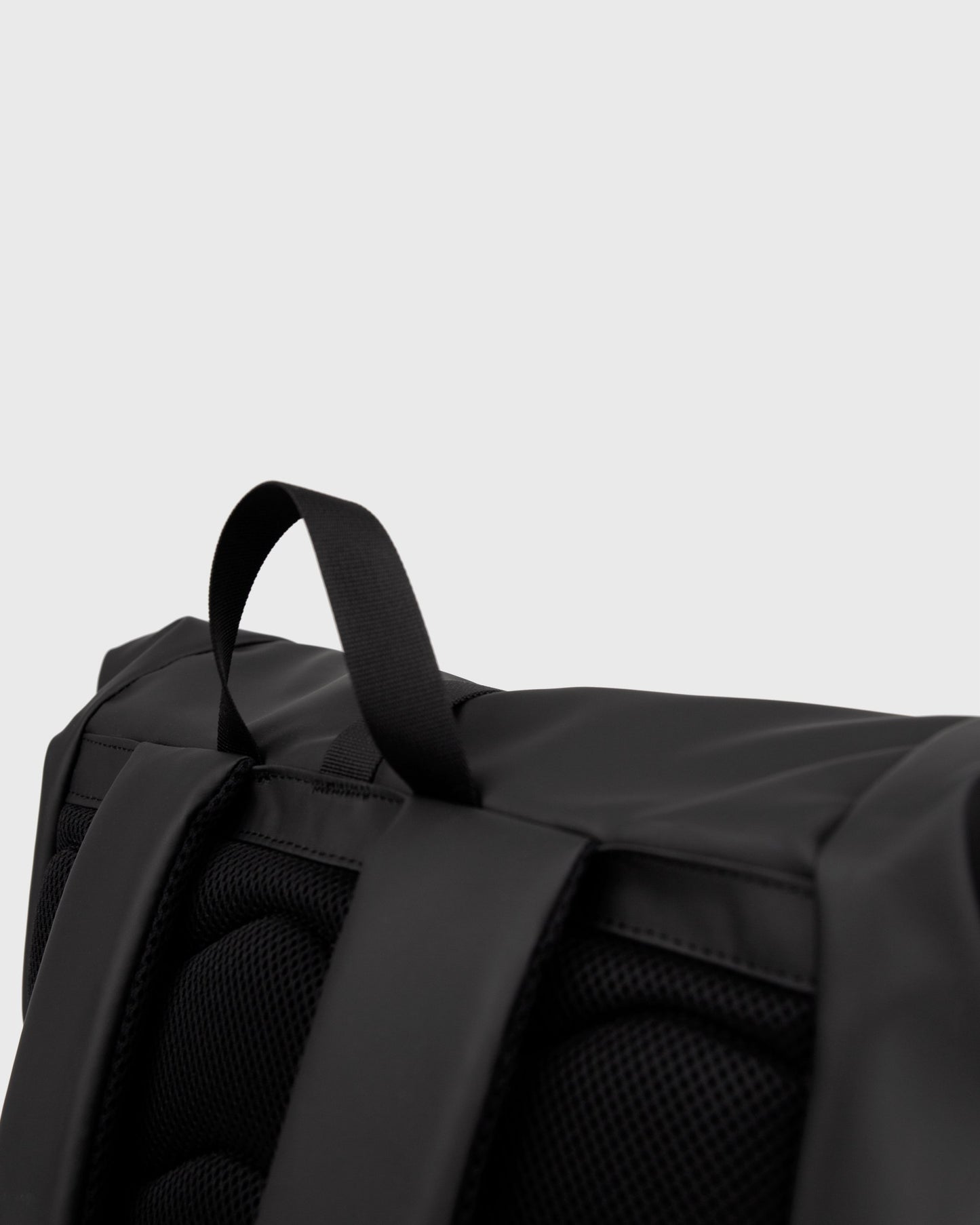 STREAM Rolltop Backpack L black | Bildmaterial bereitgestellt von SHOES.PLEASE.