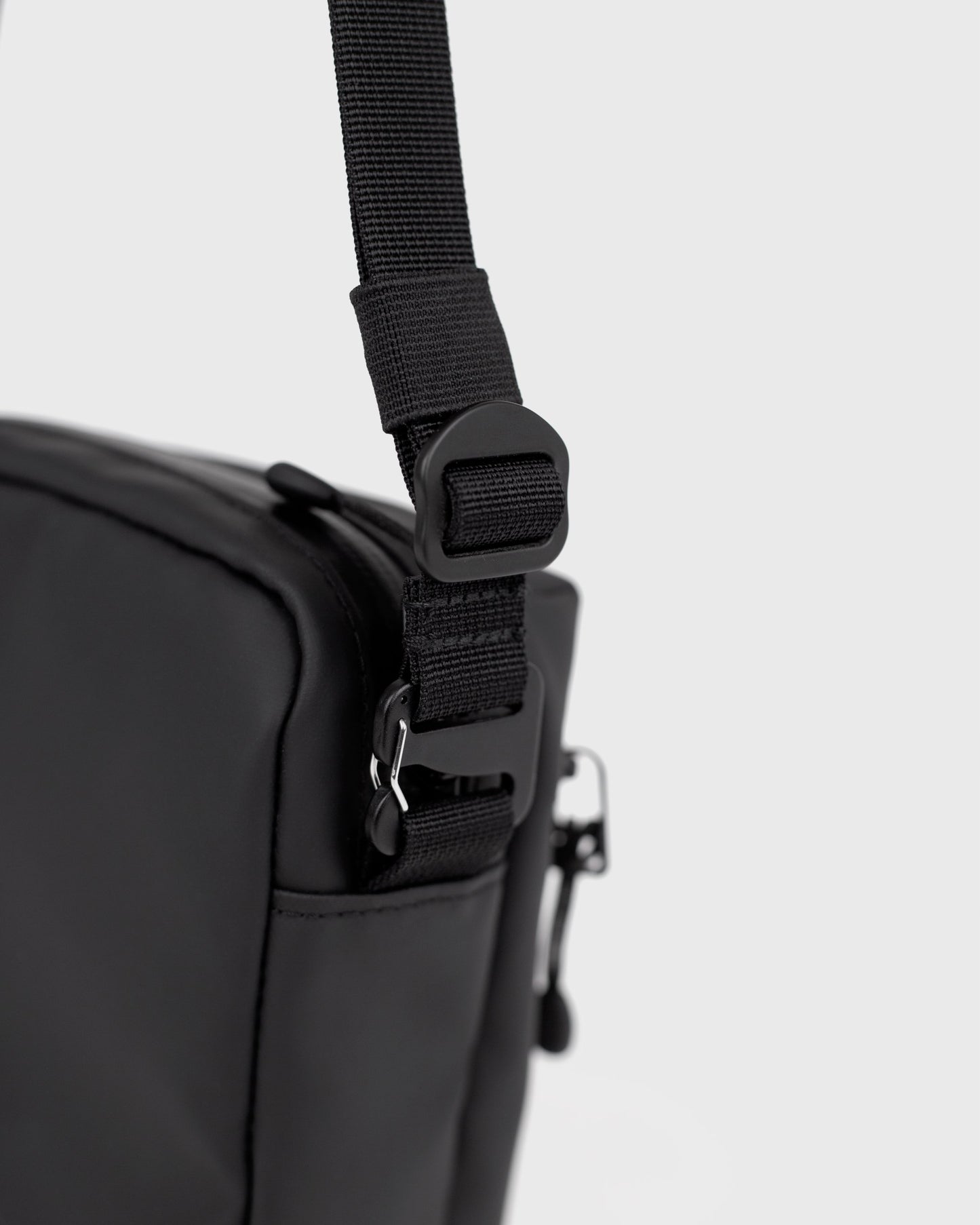 STREAM Shoulder Bag black | Bildmaterial bereitgestellt von SHOES.PLEASE.