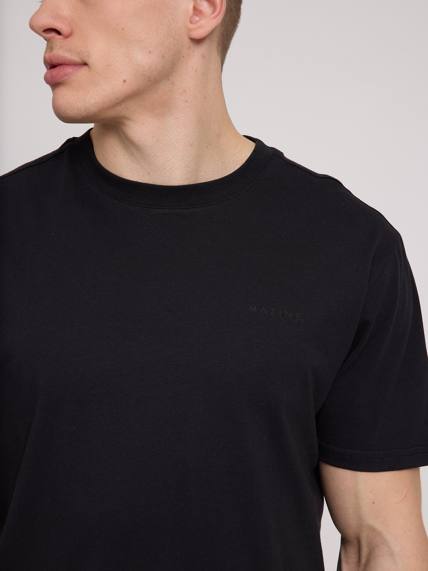 Basic T-Shirt black | Bildmaterial bereitgestellt von SHOES.PLEASE.